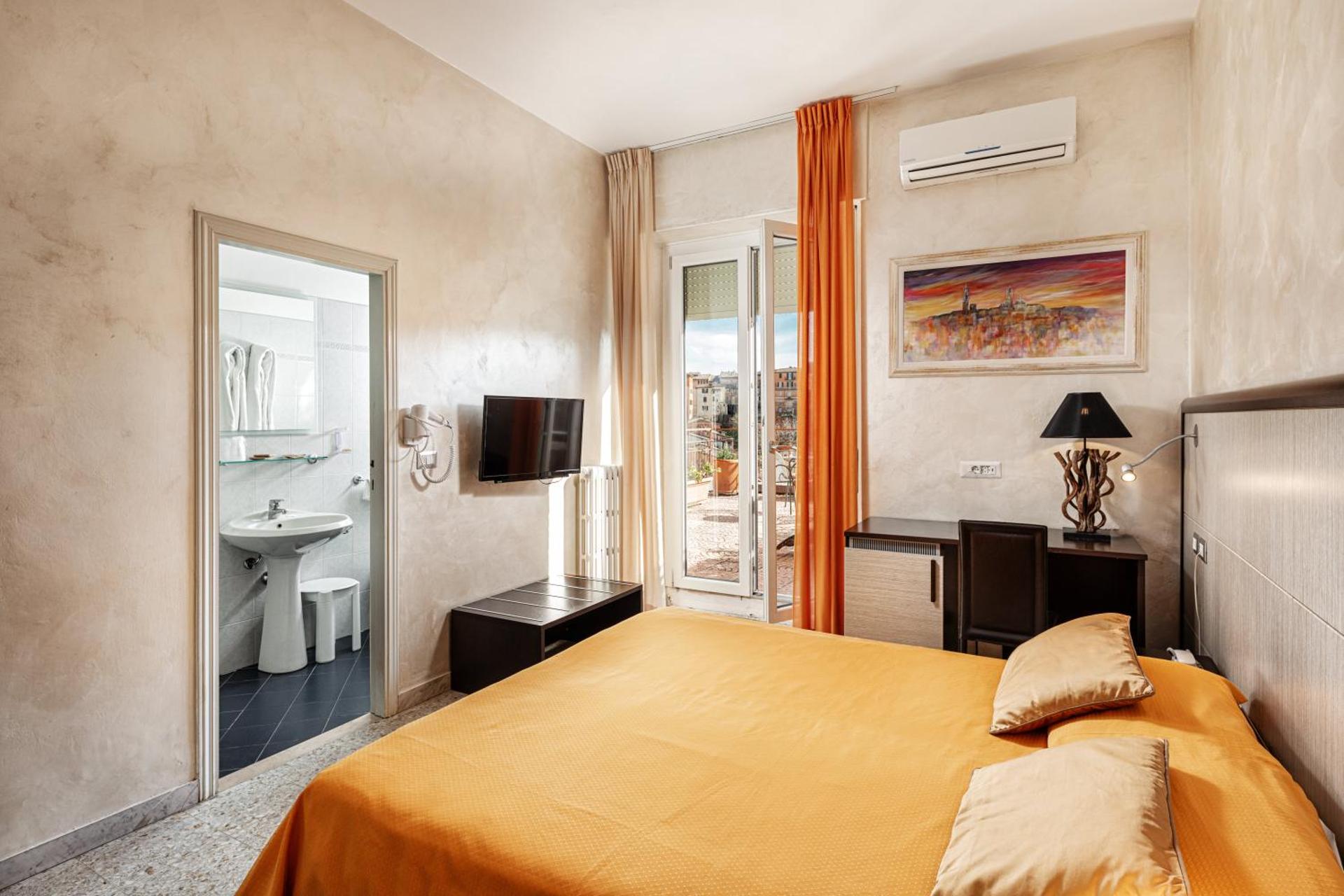 Hotel Minerva - Photo 42