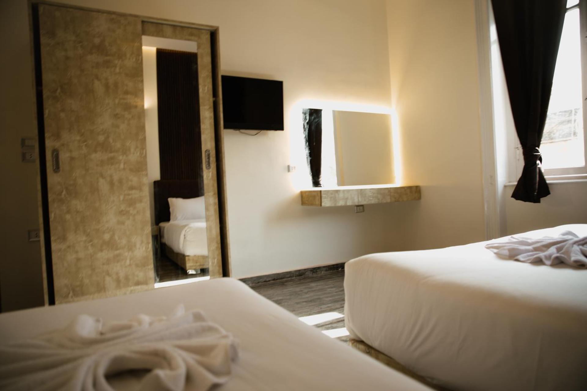 Tourist Plaza Hotel - Photo 28