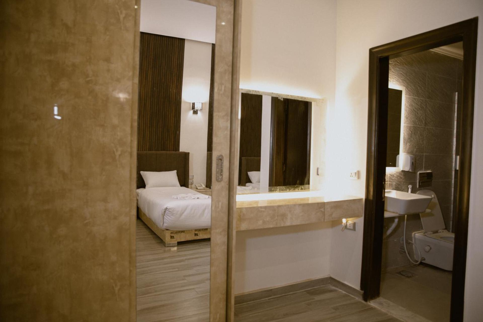 Tourist Plaza Hotel - Photo 18