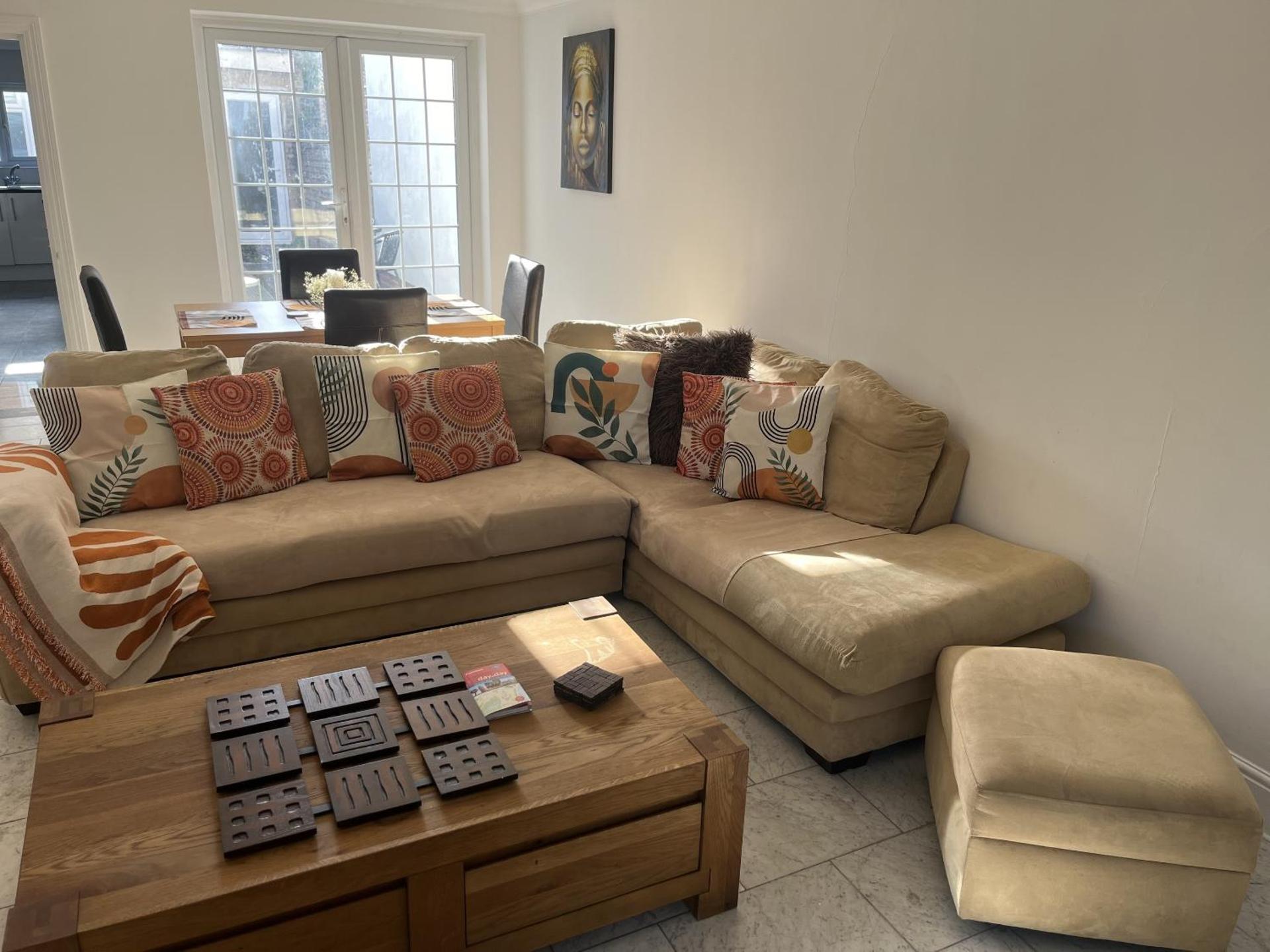 City Reach Retreat Spacious 4Bed House Startford Maryland Great Transport Links - Photo 1