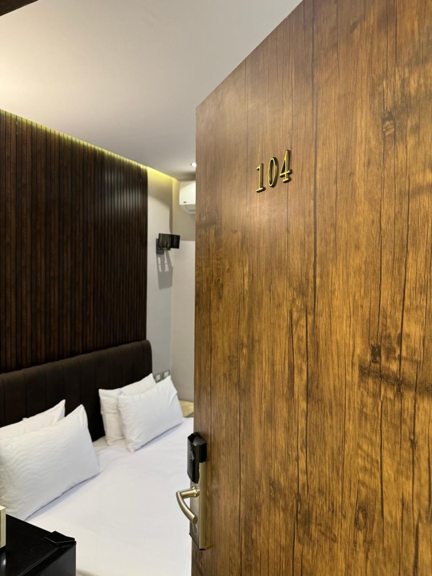 Tourist Plaza Hotel - Photo 37