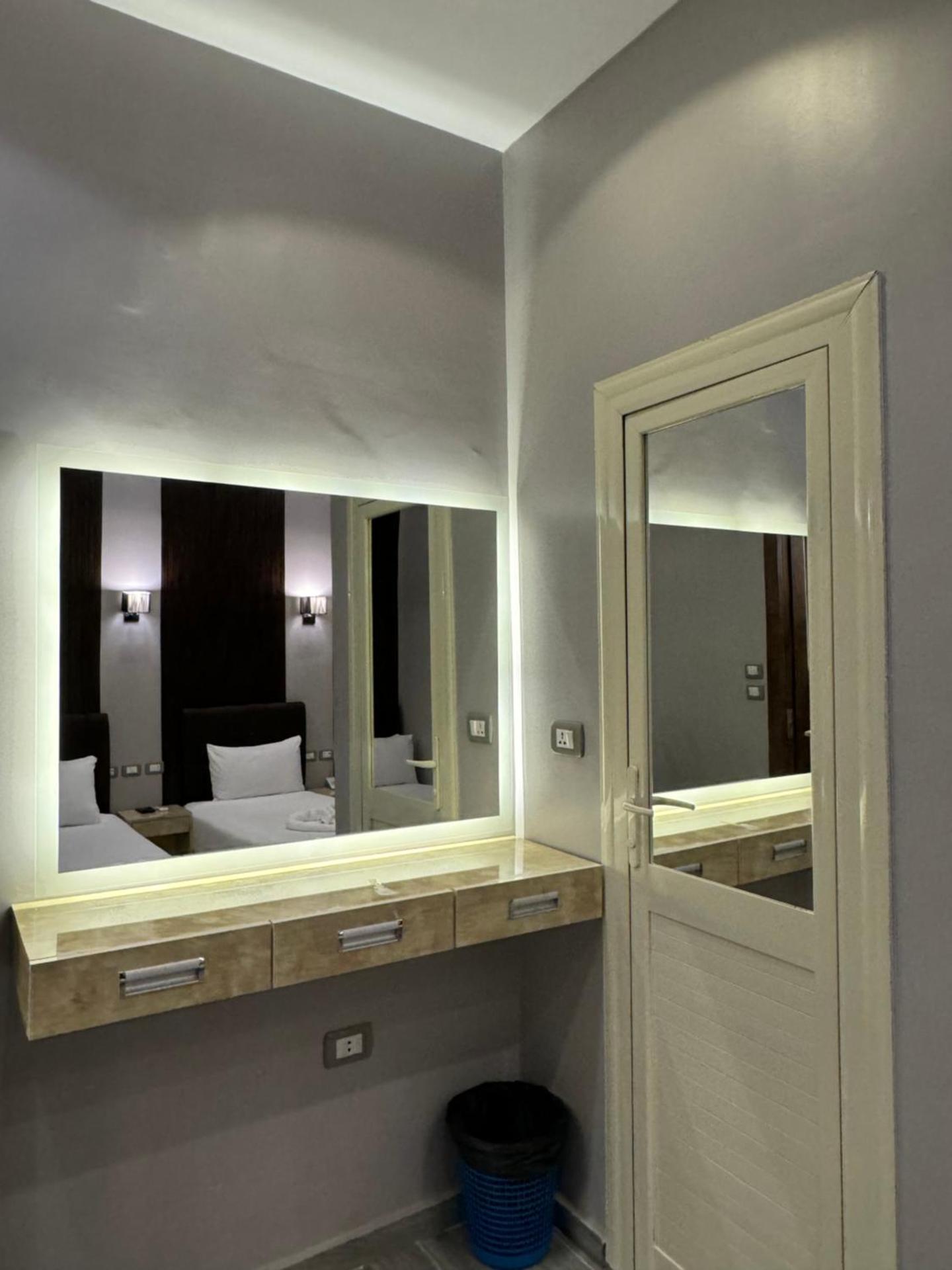 Tourist Plaza Hotel - Photo 44