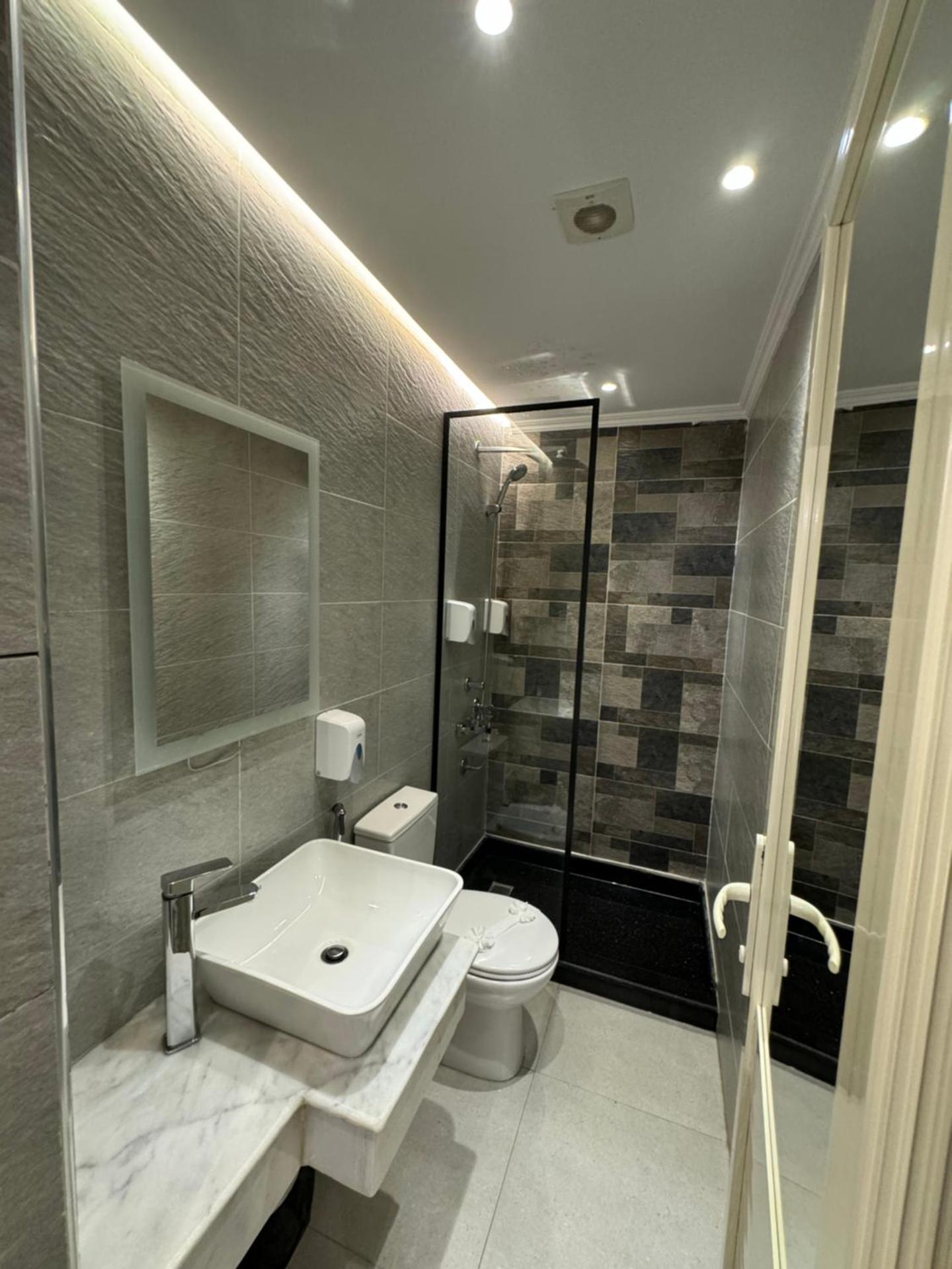 Tourist Plaza Hotel - Photo 38