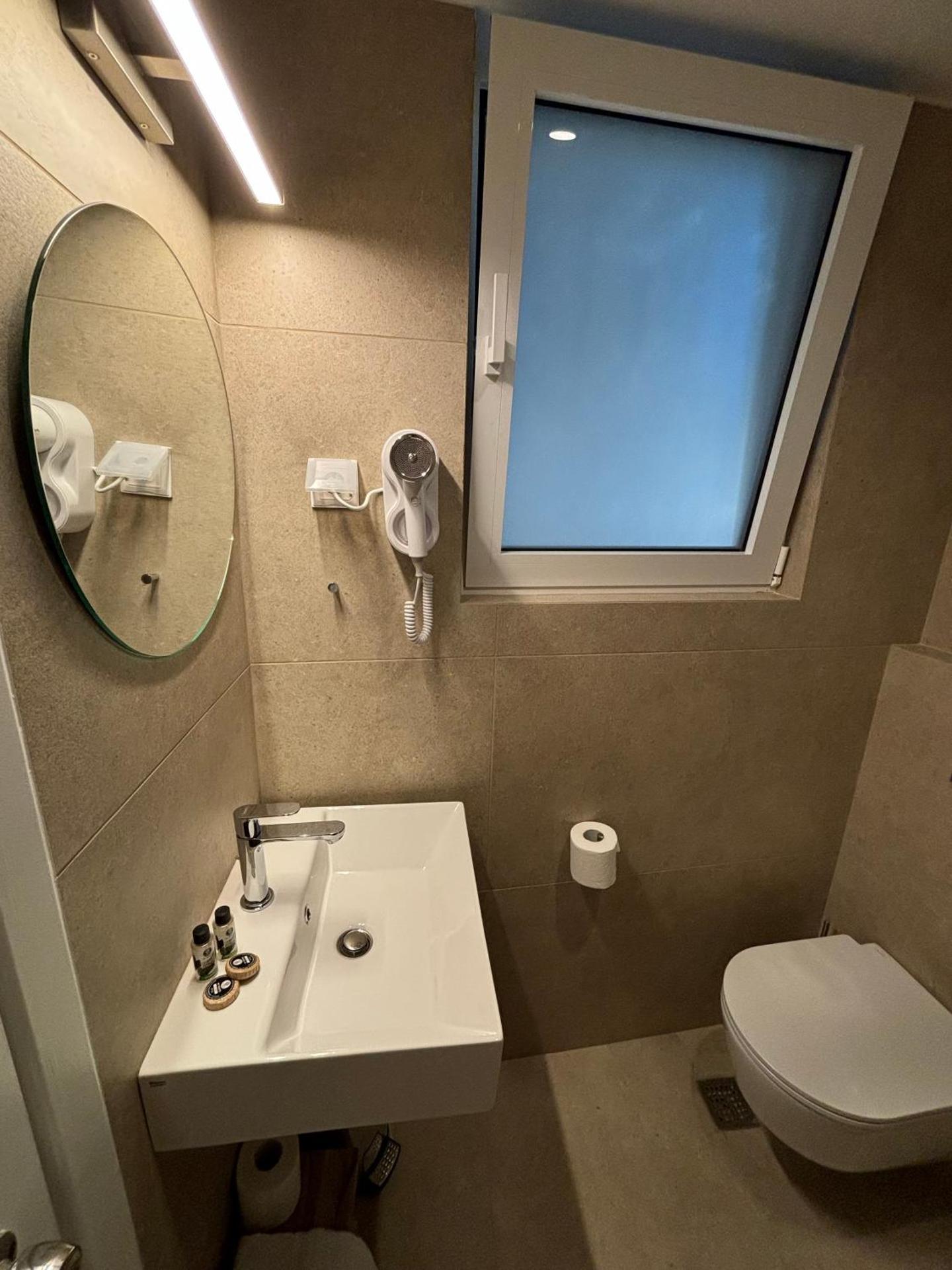 Economy Single Room - Photo 3