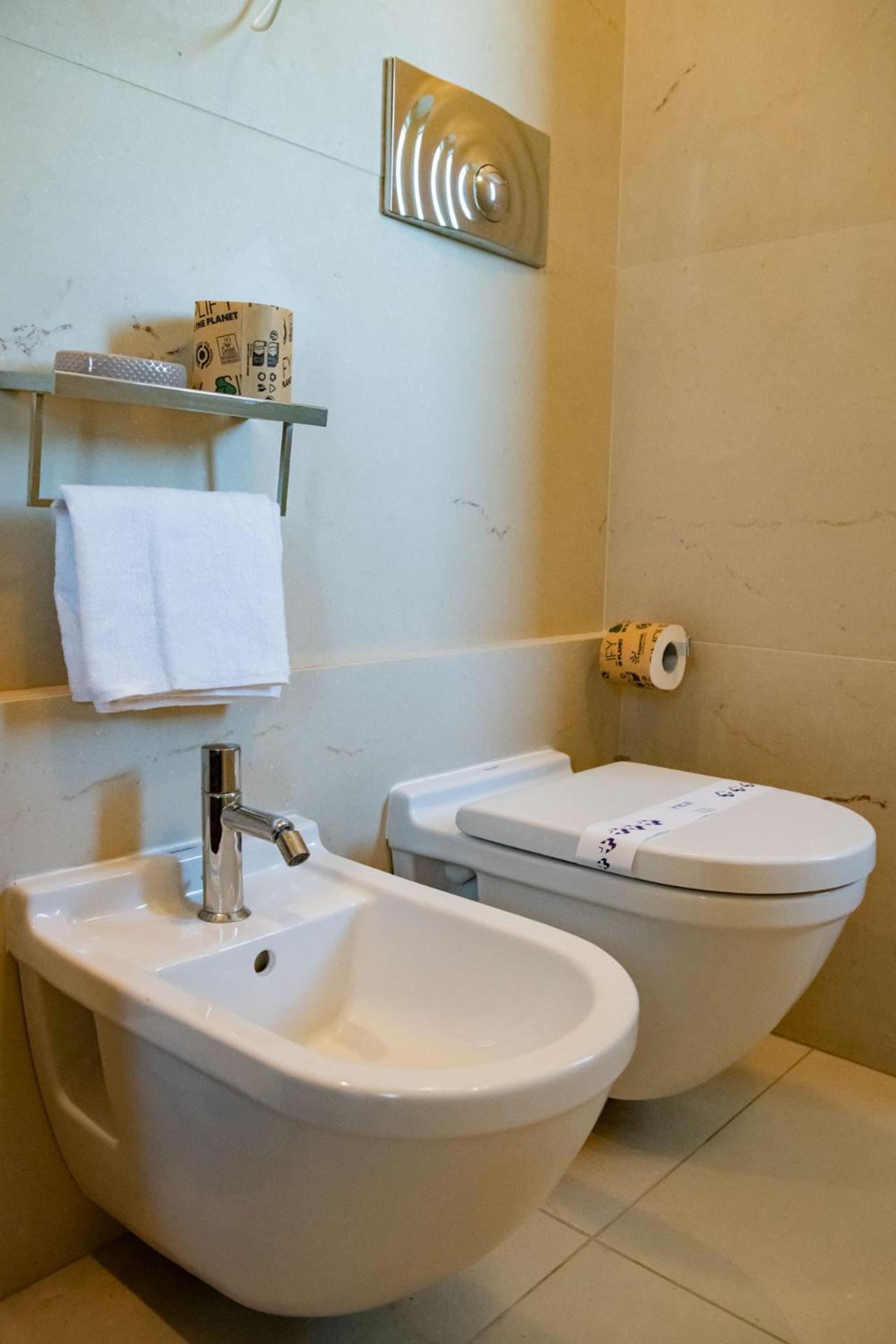 White Hotel - Photo 6