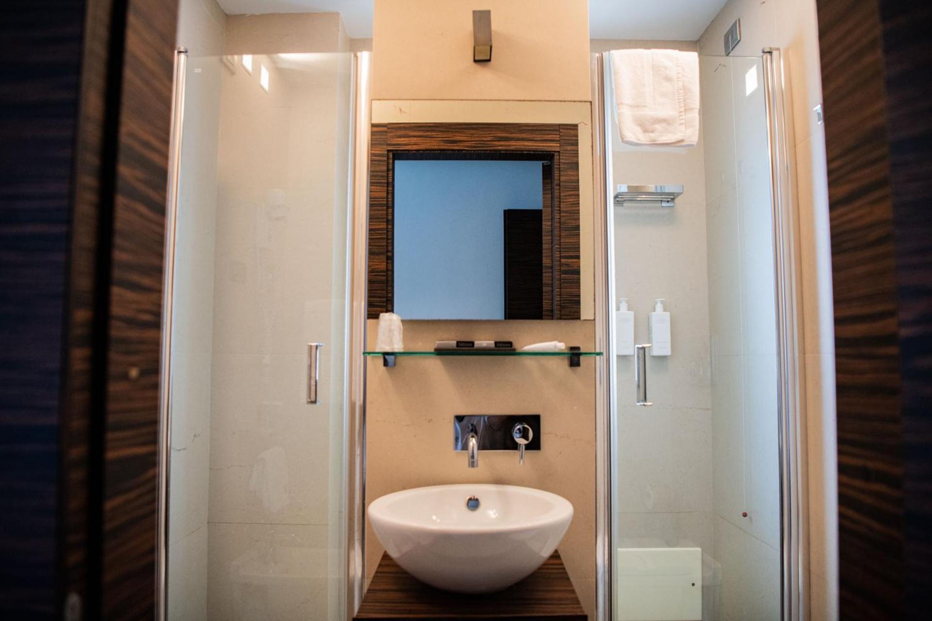 White Hotel - Photo 7