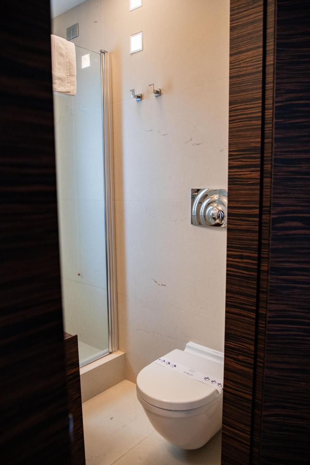 White Hotel - Photo 8