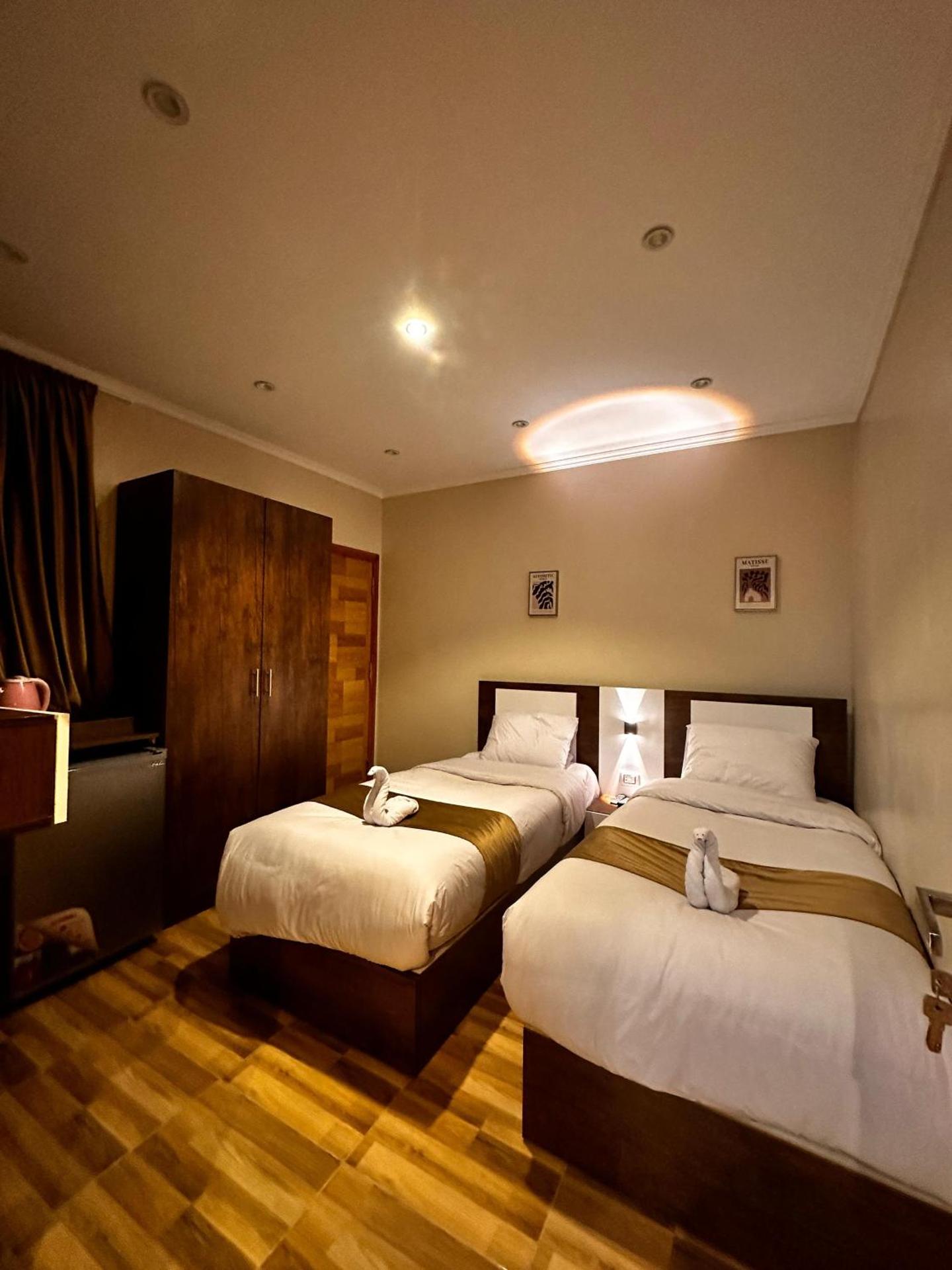 Pyramids On The Spot View - Photo 38