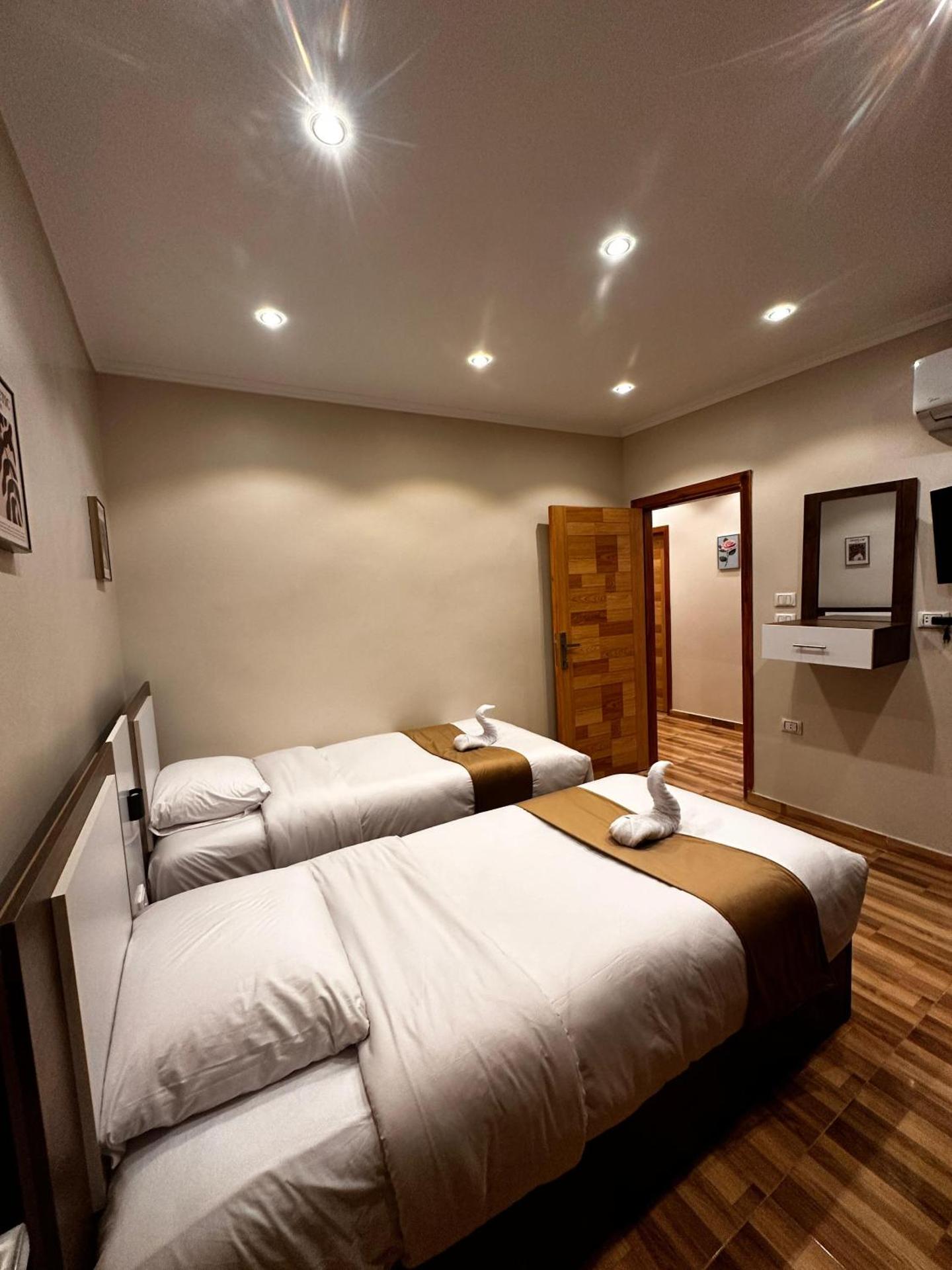 Pyramids On The Spot View - Photo 36