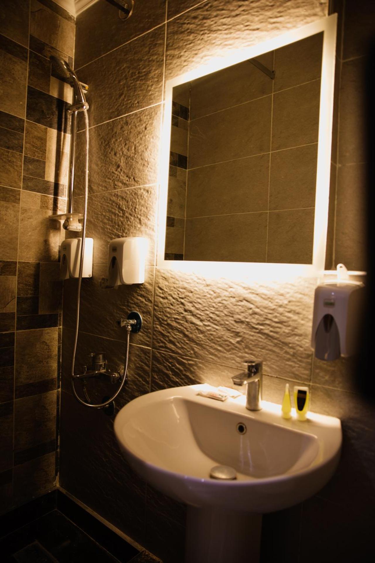 Tourist Plaza Hotel - Photo 8