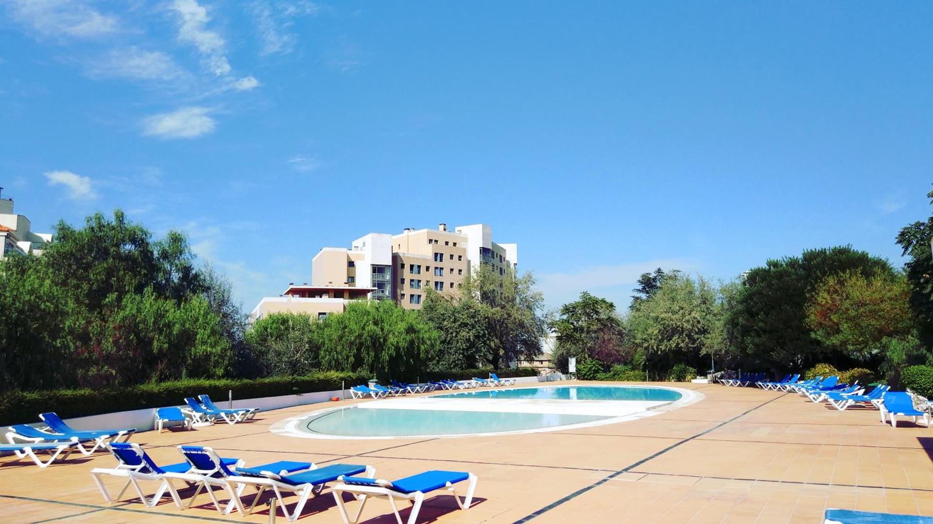 Lisbon Relax Pool Apartment - Free Parking Garage - Photo 18