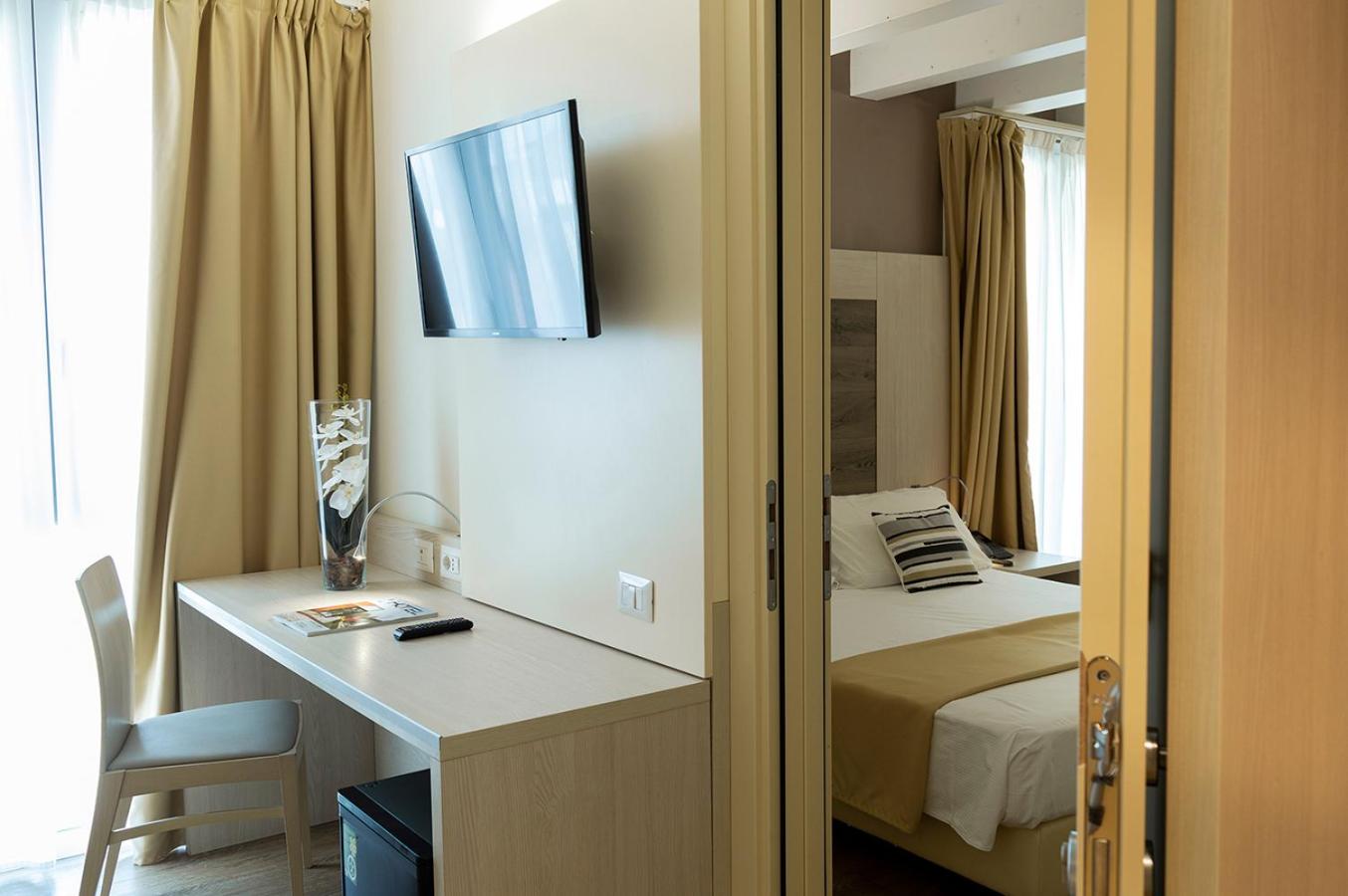 Hotel Alexander - Photo 5