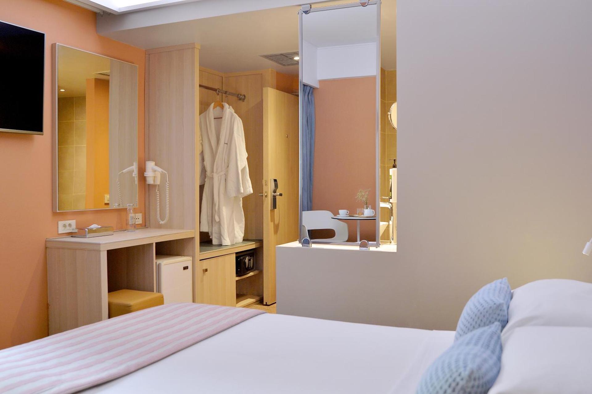 Airotel Guestroom - Photo 4