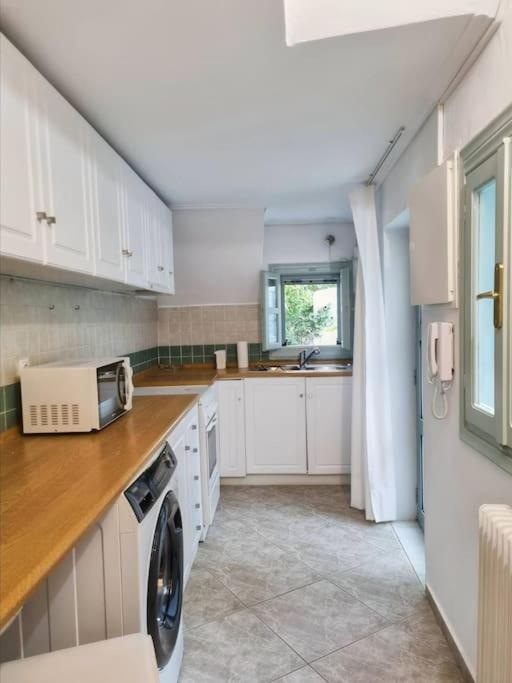 Lemon Tree House with garden in Plaka - Photo 10