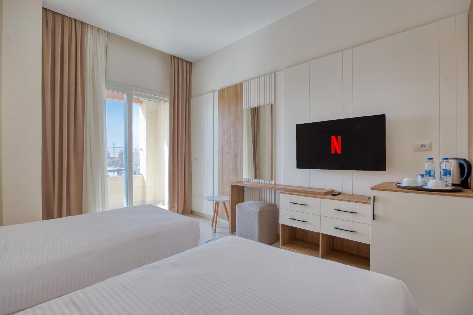 Deluxe Triple Room with Pyramids View