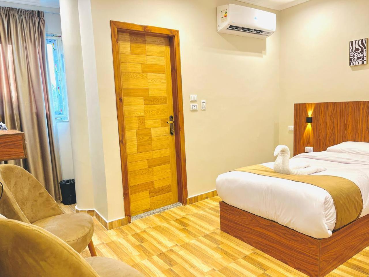 Pyramids On The Spot View - Photo 55