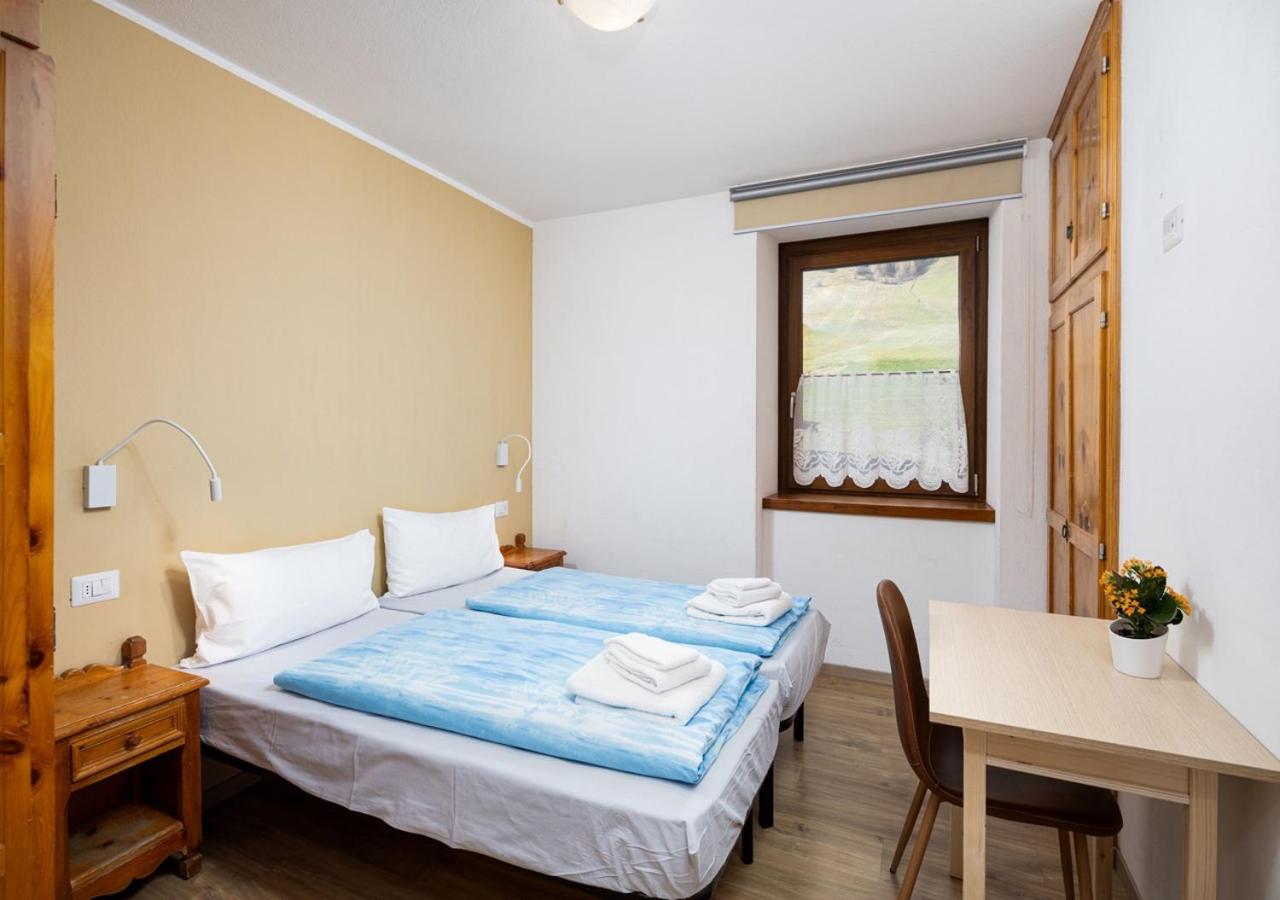 Apartment with Balcony - Photo 2