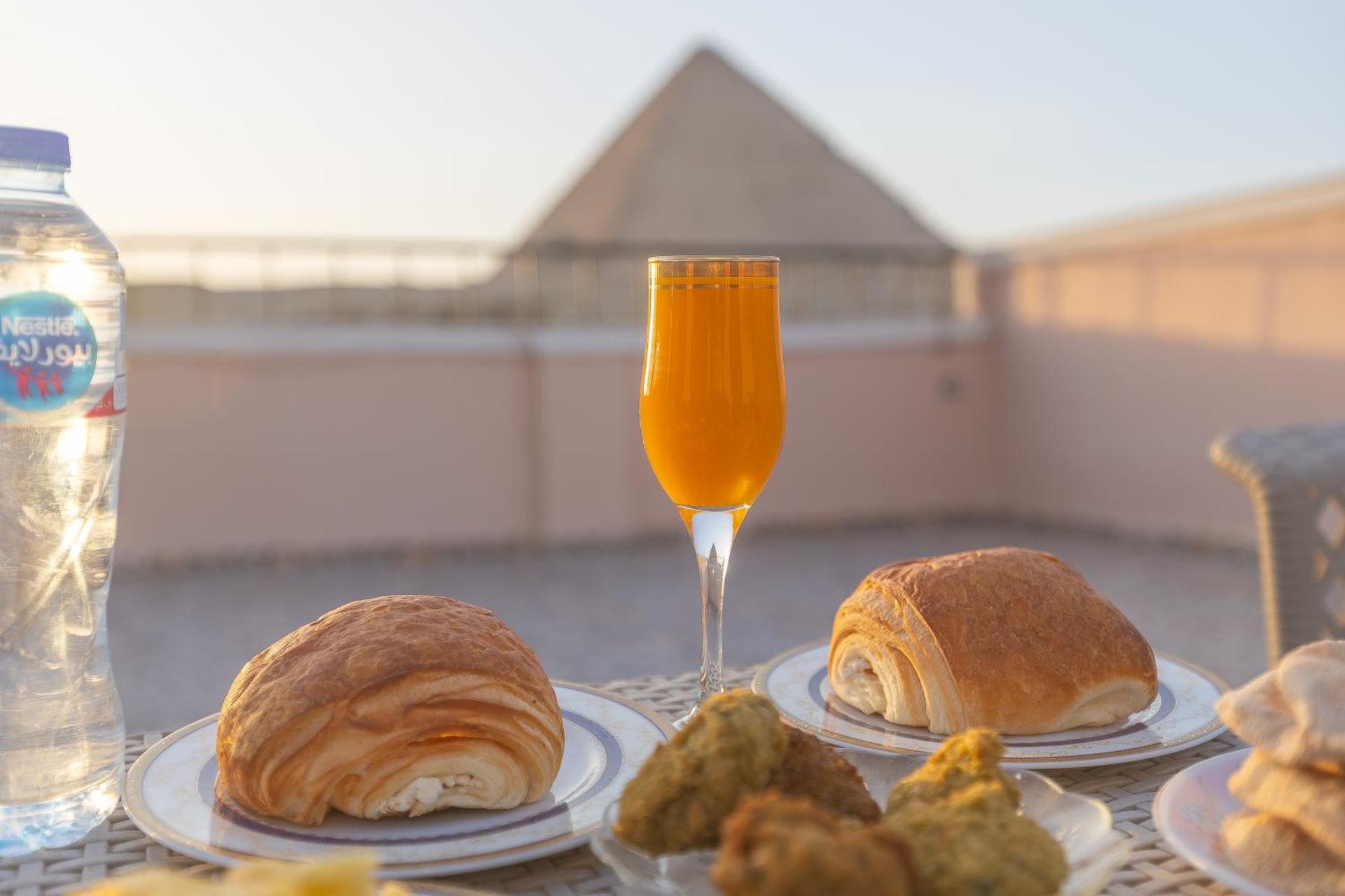 Grensha Pyramids inn - Photo 3