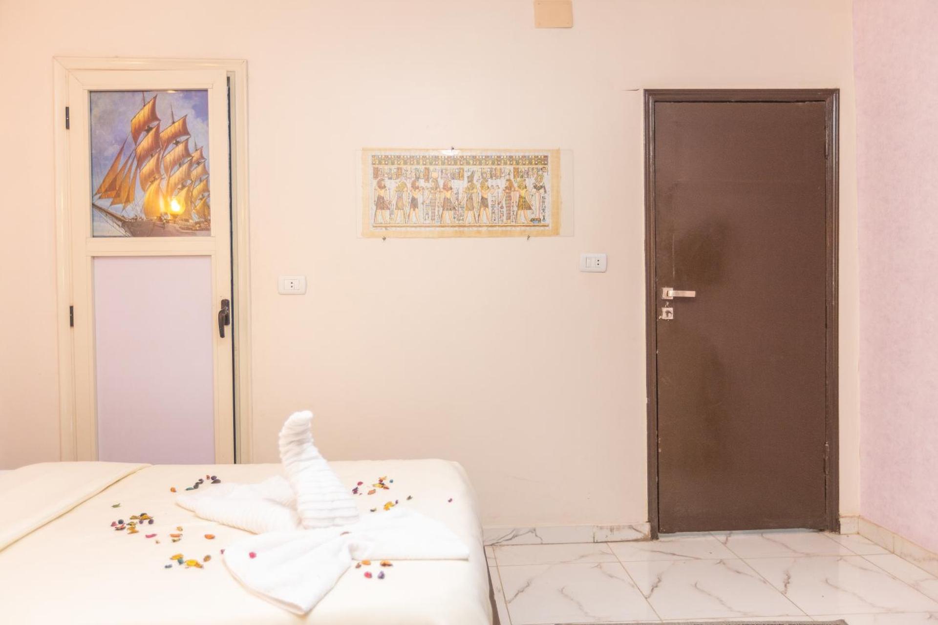 Grensha Pyramids inn - Photo 37