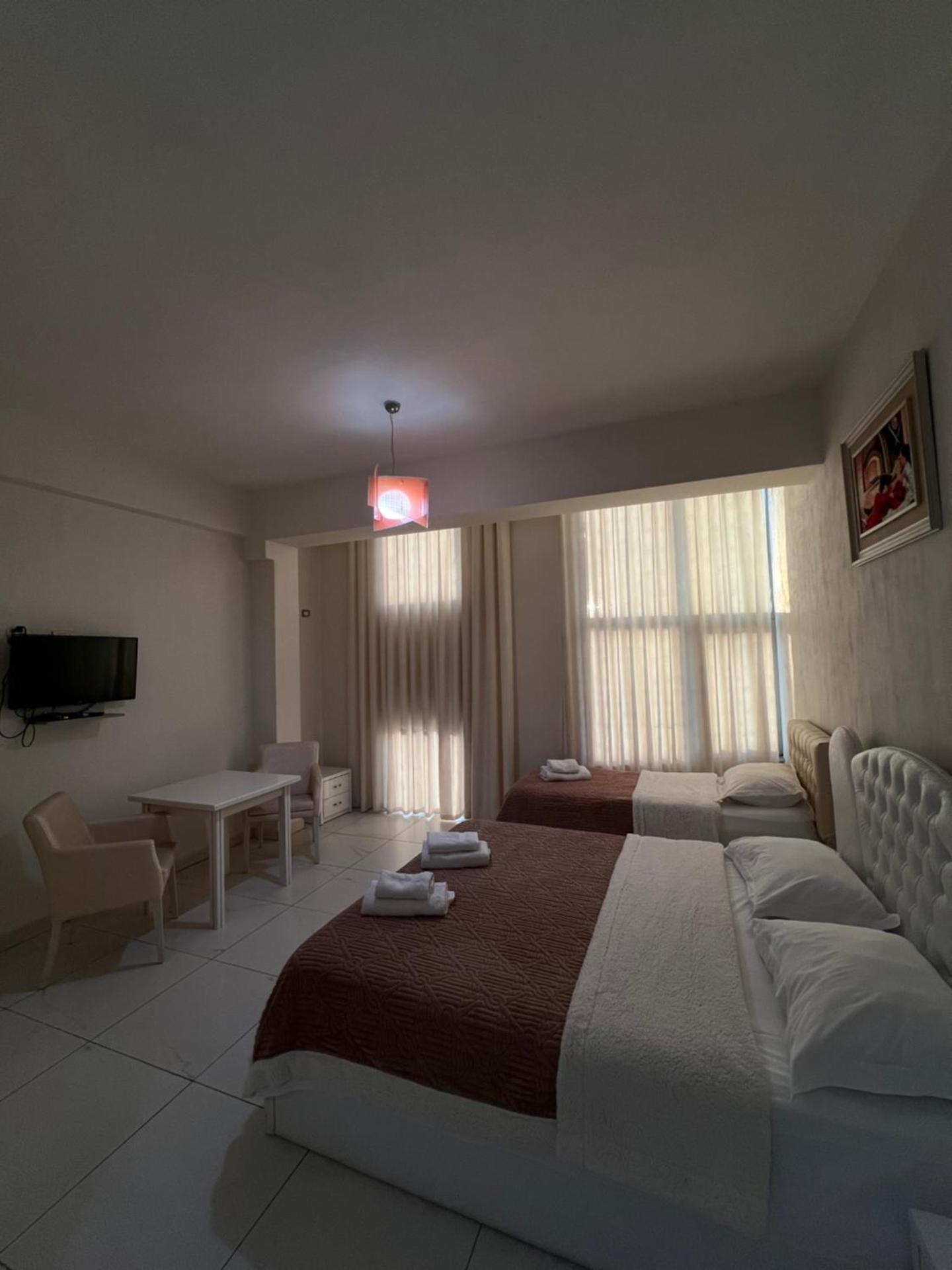 Grand Hotel Gjyshi - Photo 24