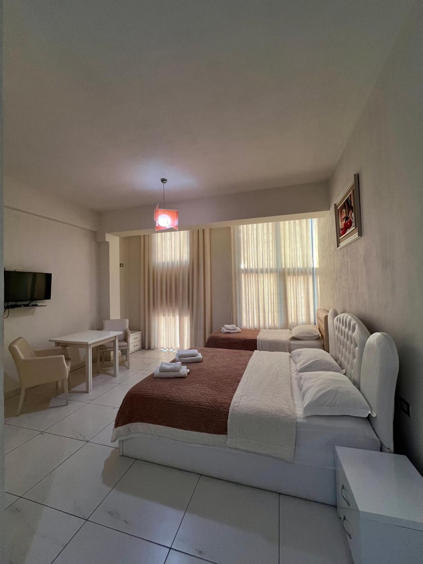 Grand Hotel Gjyshi - Photo 26