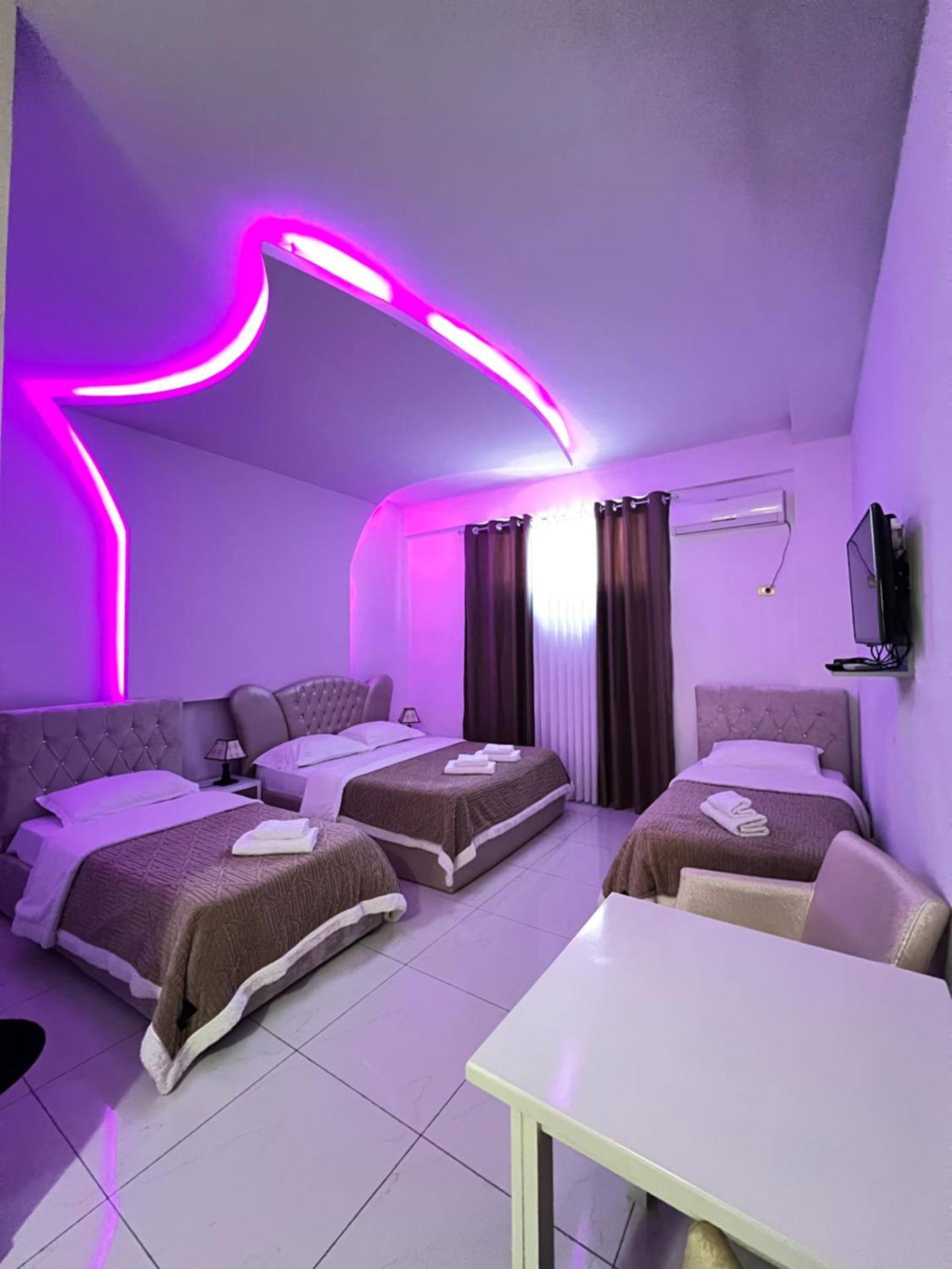 Grand Hotel Gjyshi - Photo 11