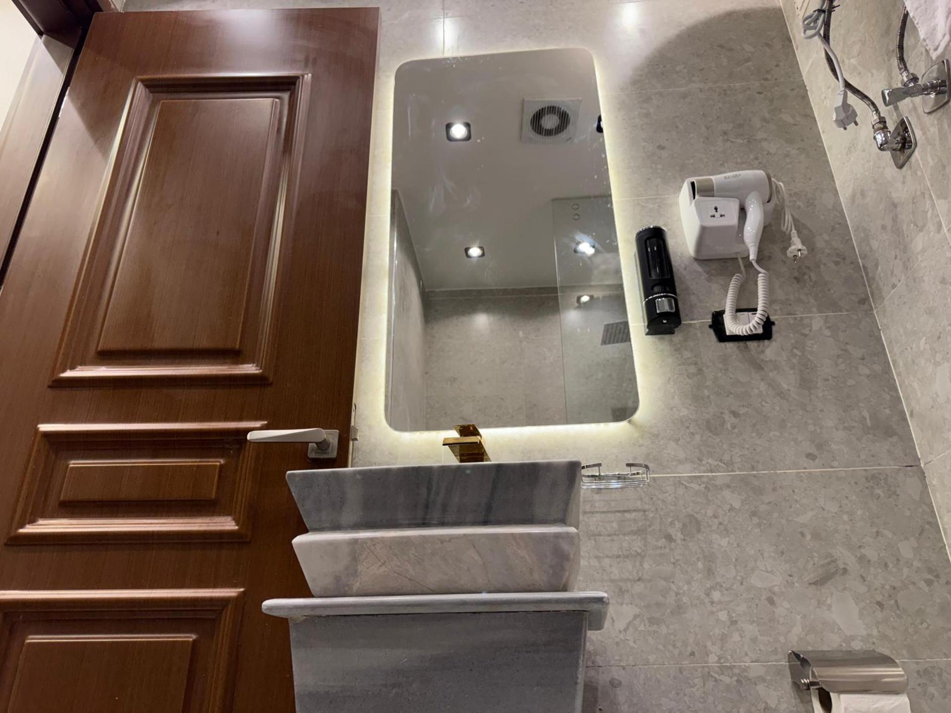 New White Pyramids Inn - Photo 45