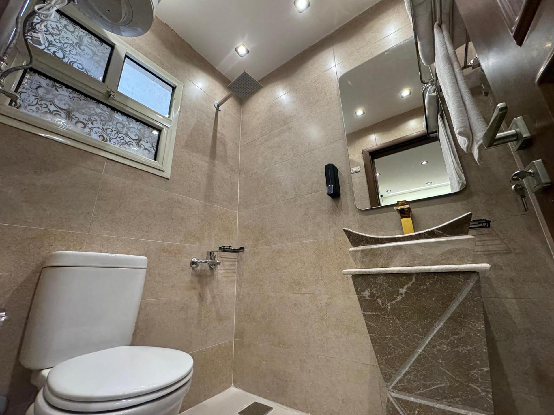 New White Pyramids Inn - Photo 46