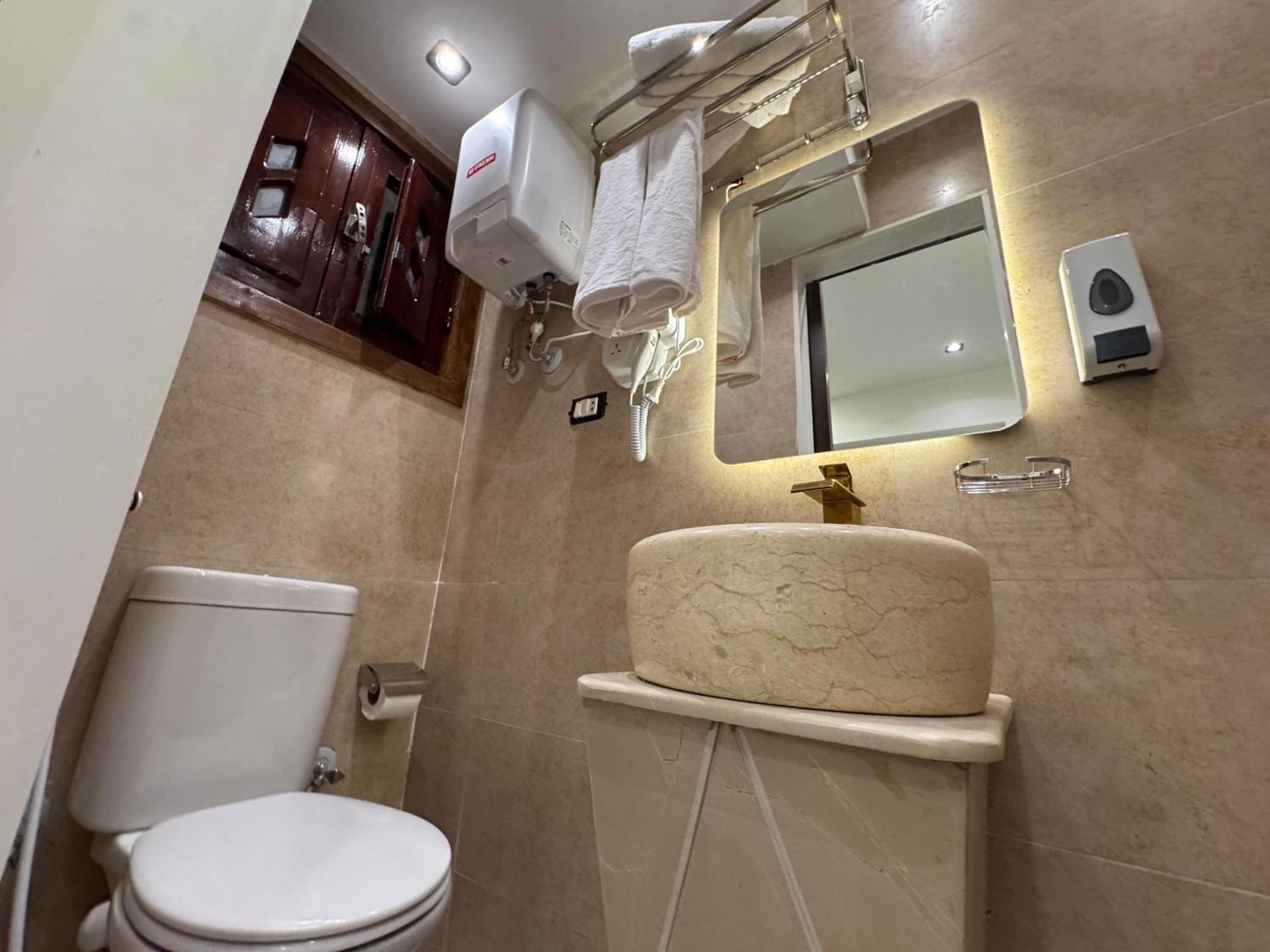 New White Pyramids Inn - Photo 60