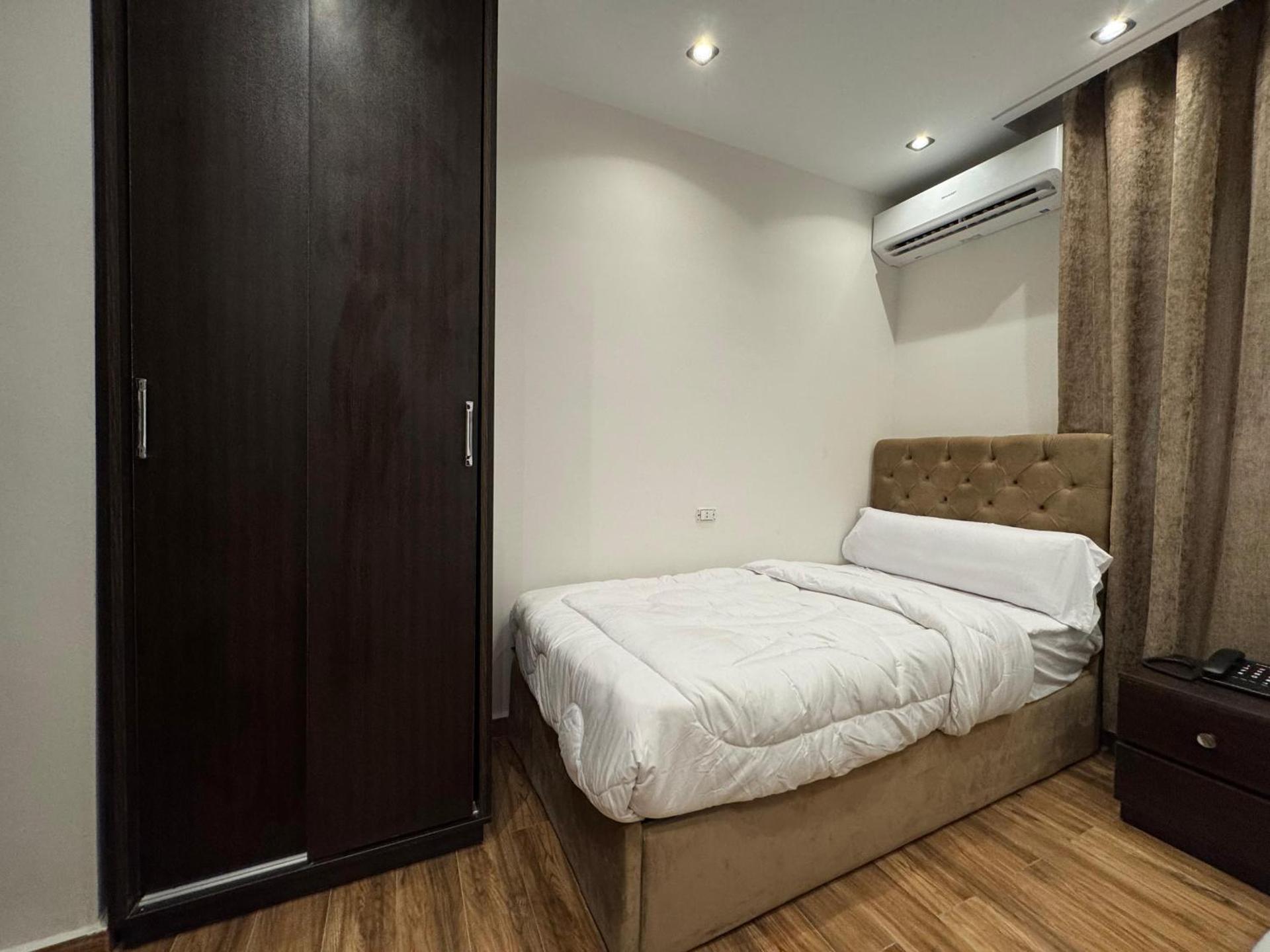 New White Pyramids Inn - Photo 56