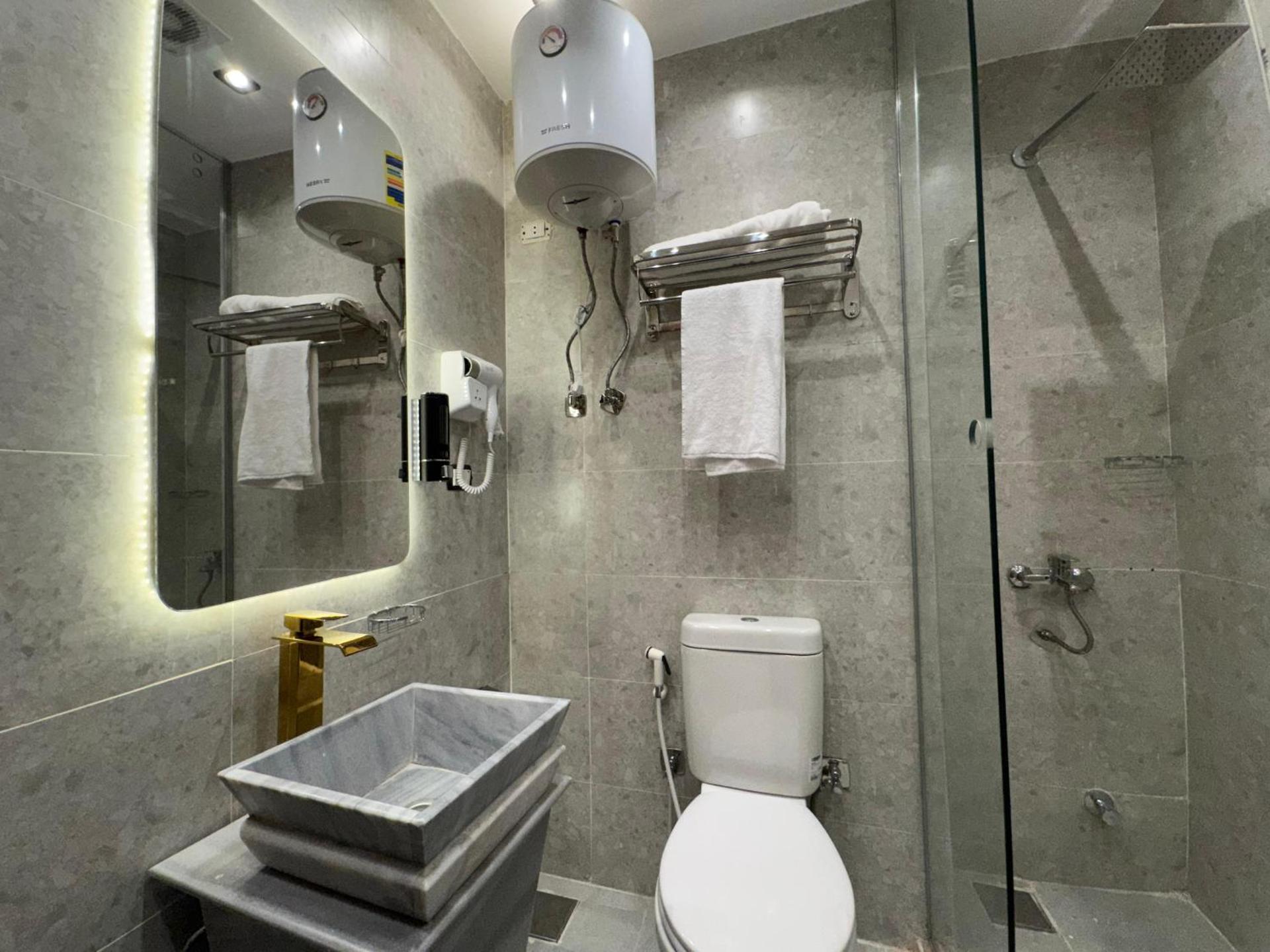 New White Pyramids Inn - Photo 49