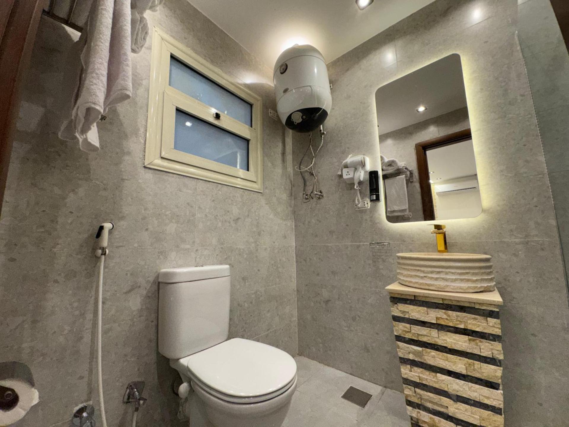 New White Pyramids Inn - Photo 28