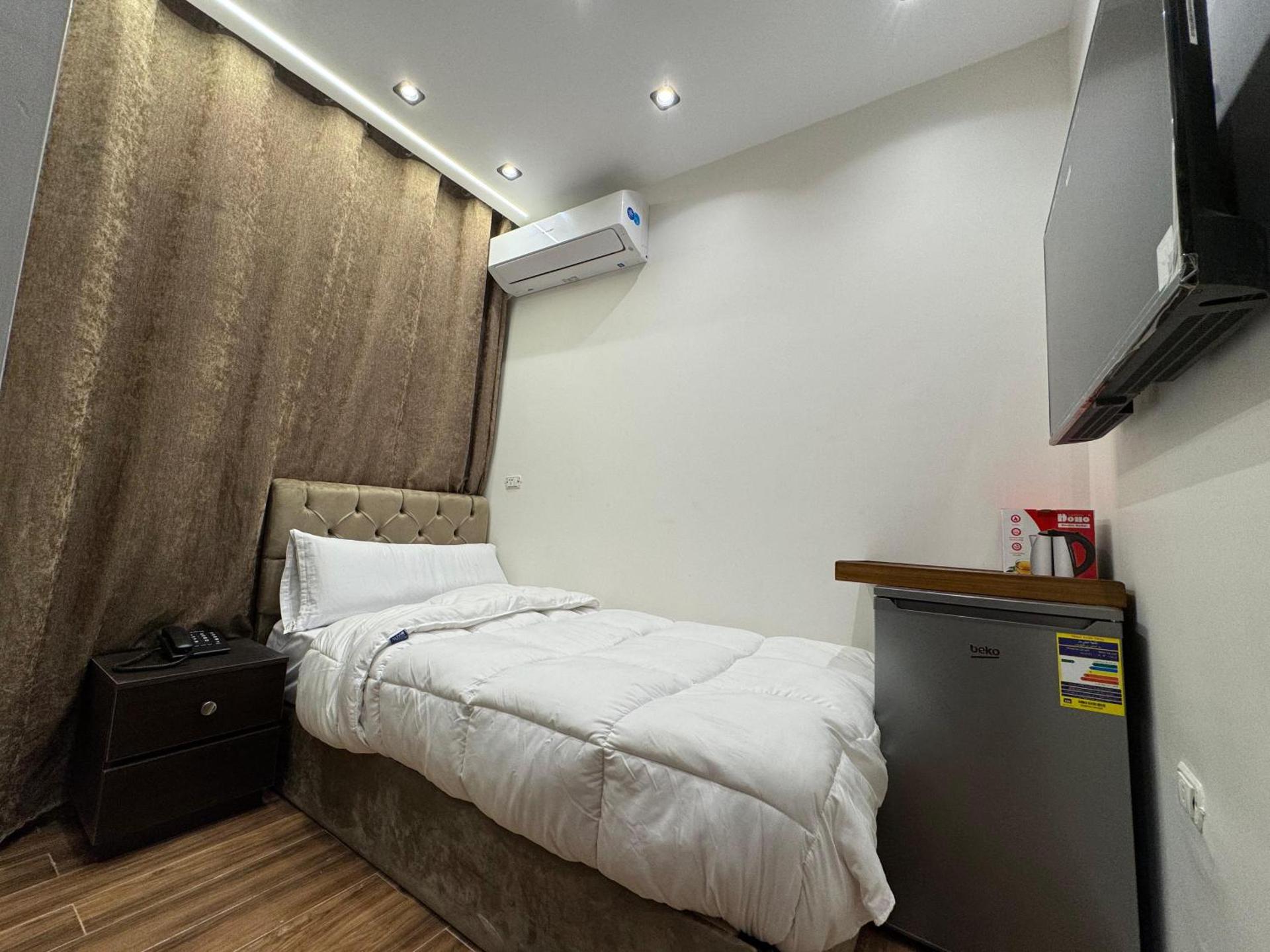 New White Pyramids Inn - Photo 24