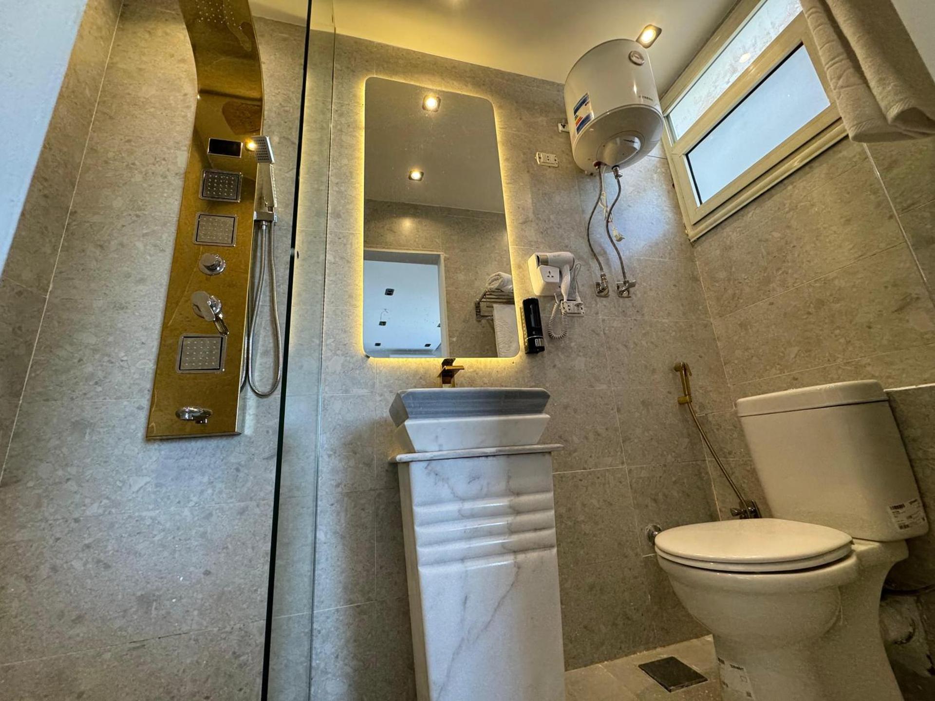 New White Pyramids Inn - Photo 41