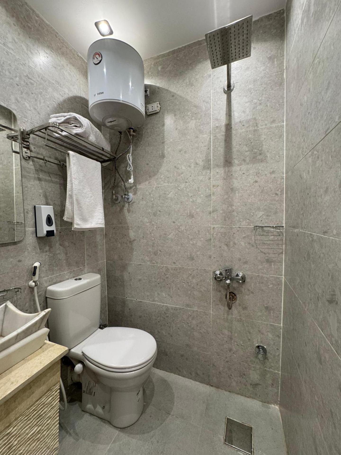 New White Pyramids Inn - Photo 5