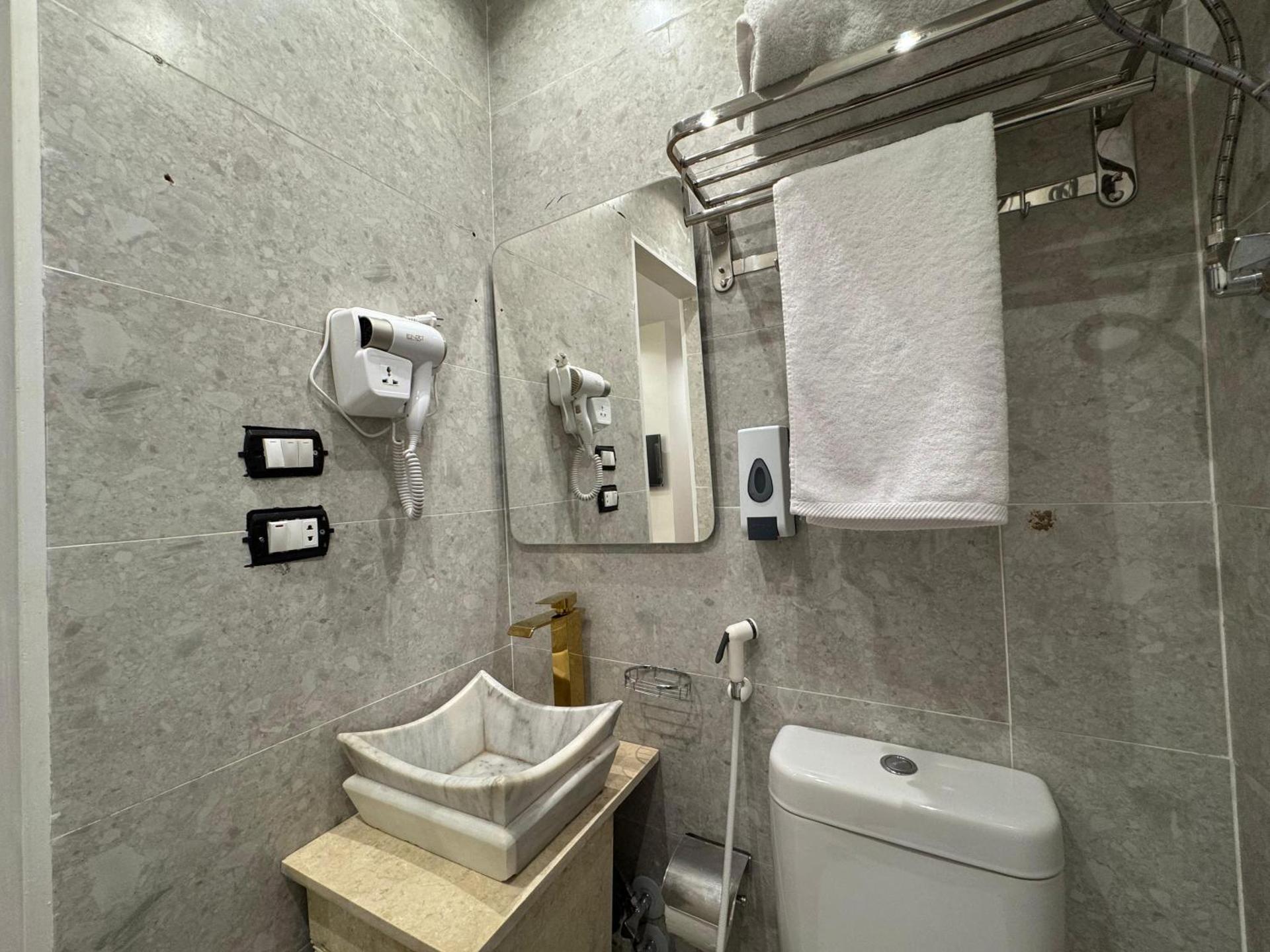 New White Pyramids Inn - Photo 2