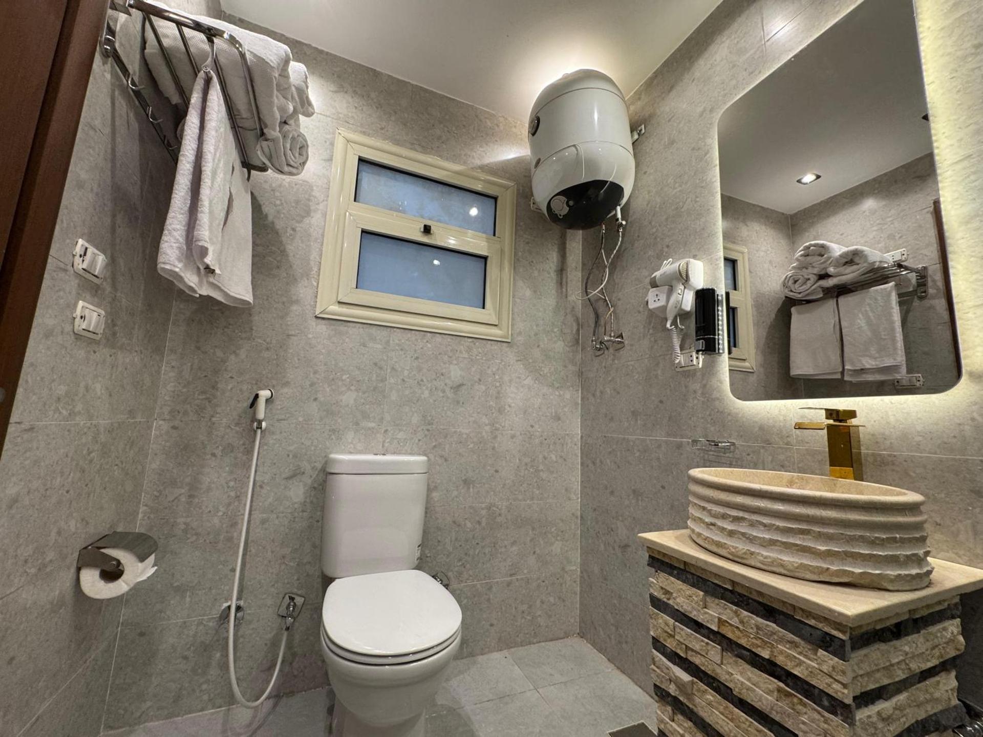 New White Pyramids Inn - Photo 61