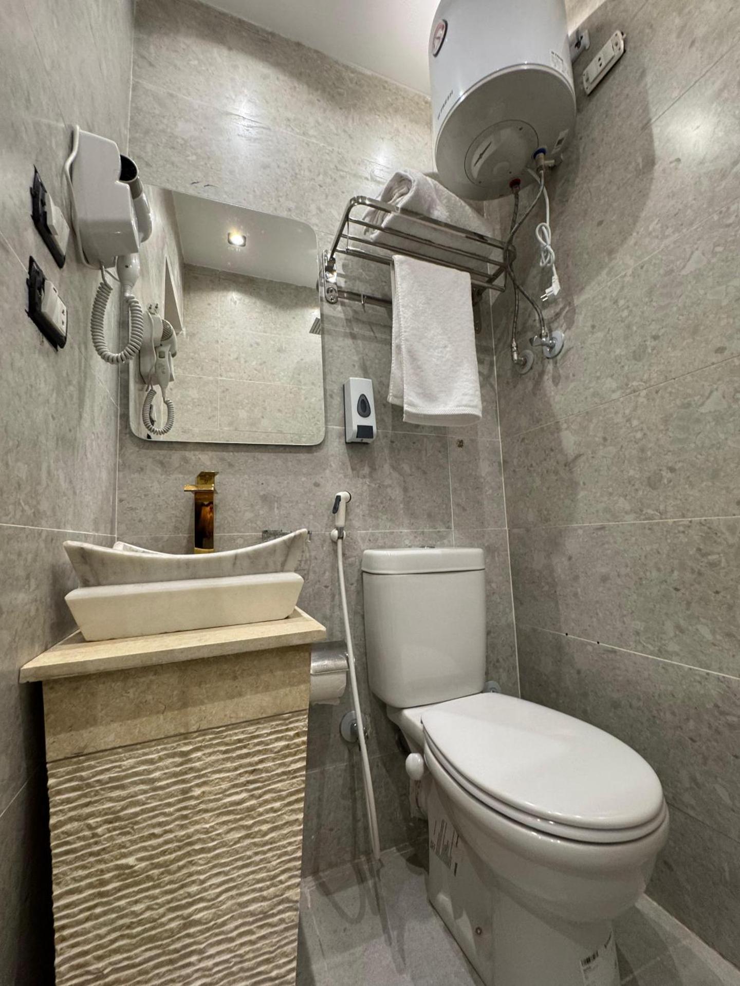 New White Pyramids Inn - Photo 4