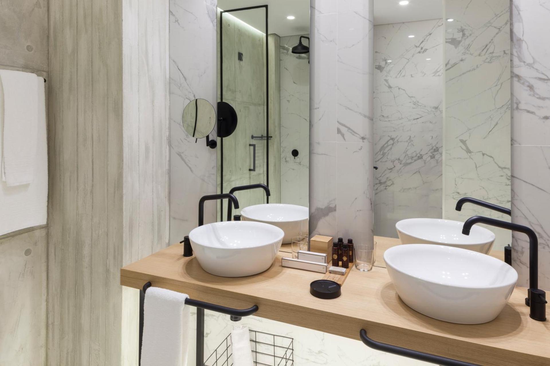 Boulevard Suite with Balcony - Photo 2