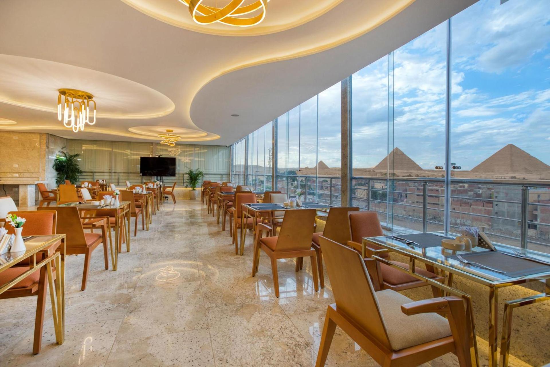 Pyramids Plateau Hotel