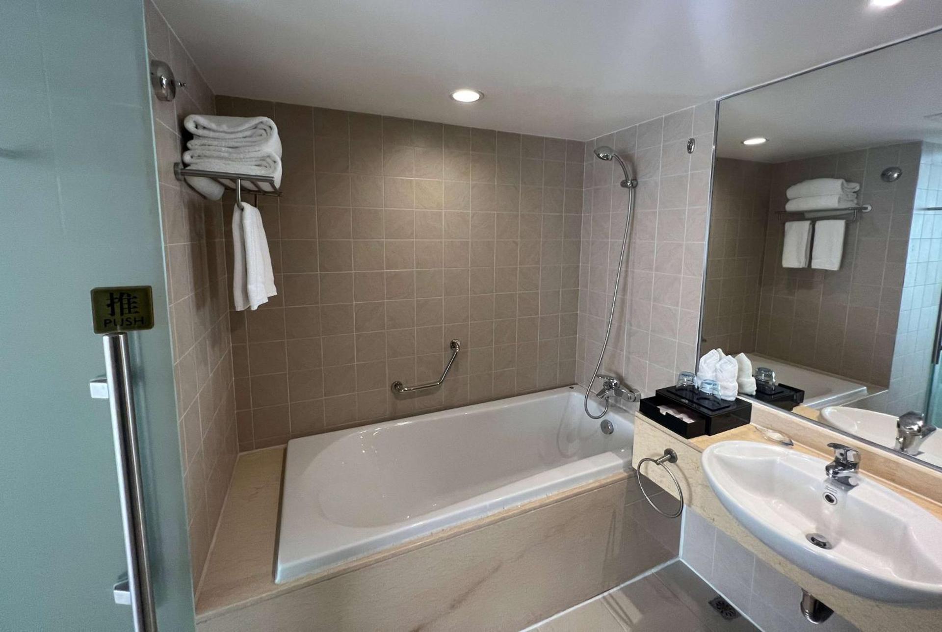 Days Inn Guangzhou - Photo 9