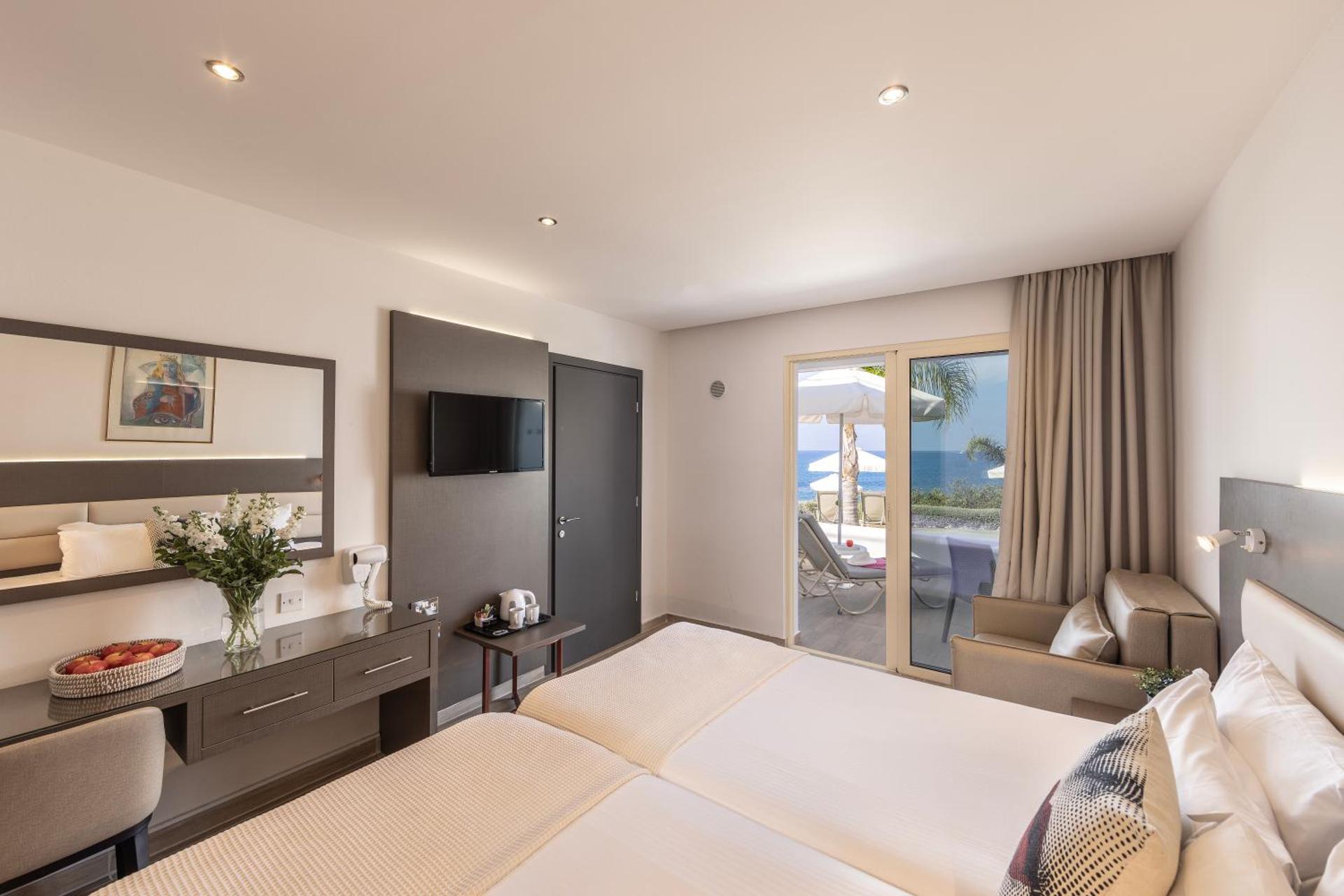 Queens Bay Hotel - Photo 35