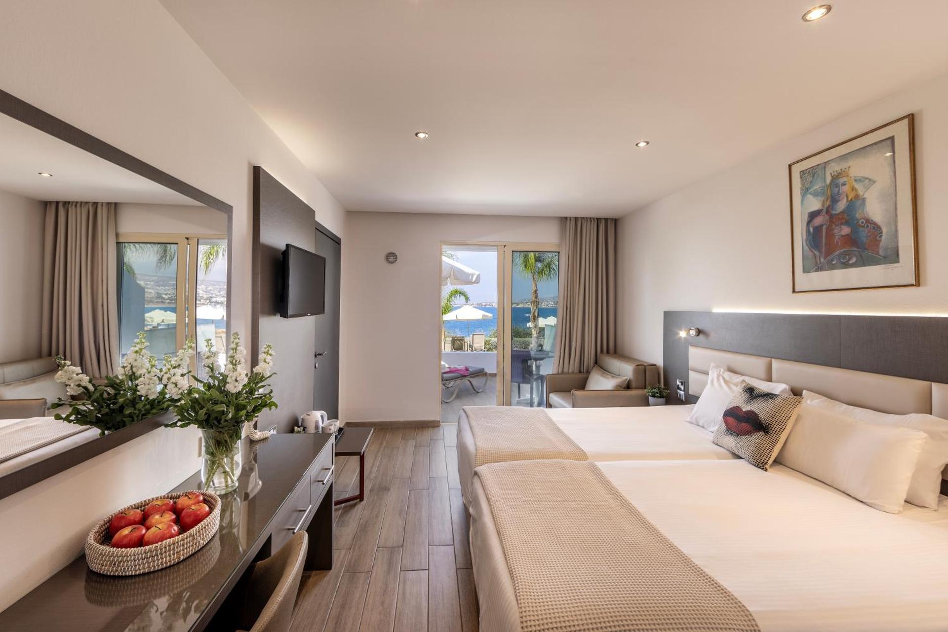 Queens Bay Hotel - Photo 77