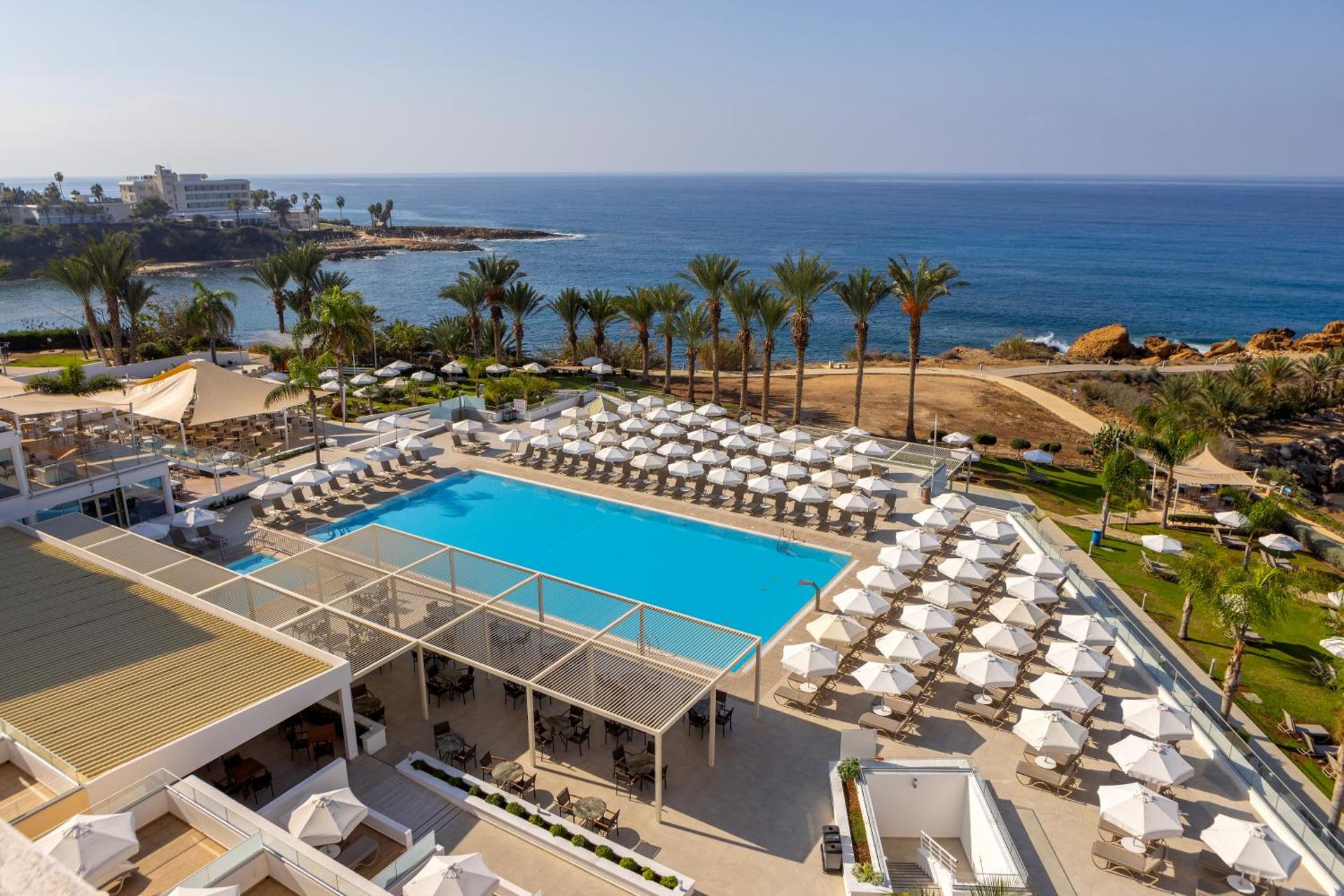 Queens Bay Hotel - Photo 28