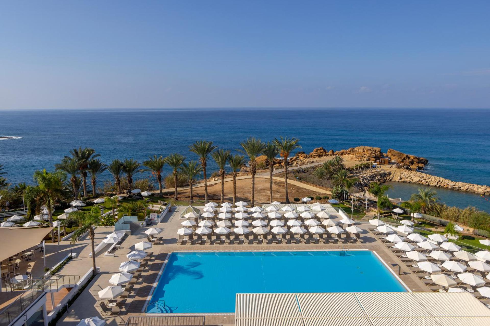 Queens Bay Hotel - Photo 23