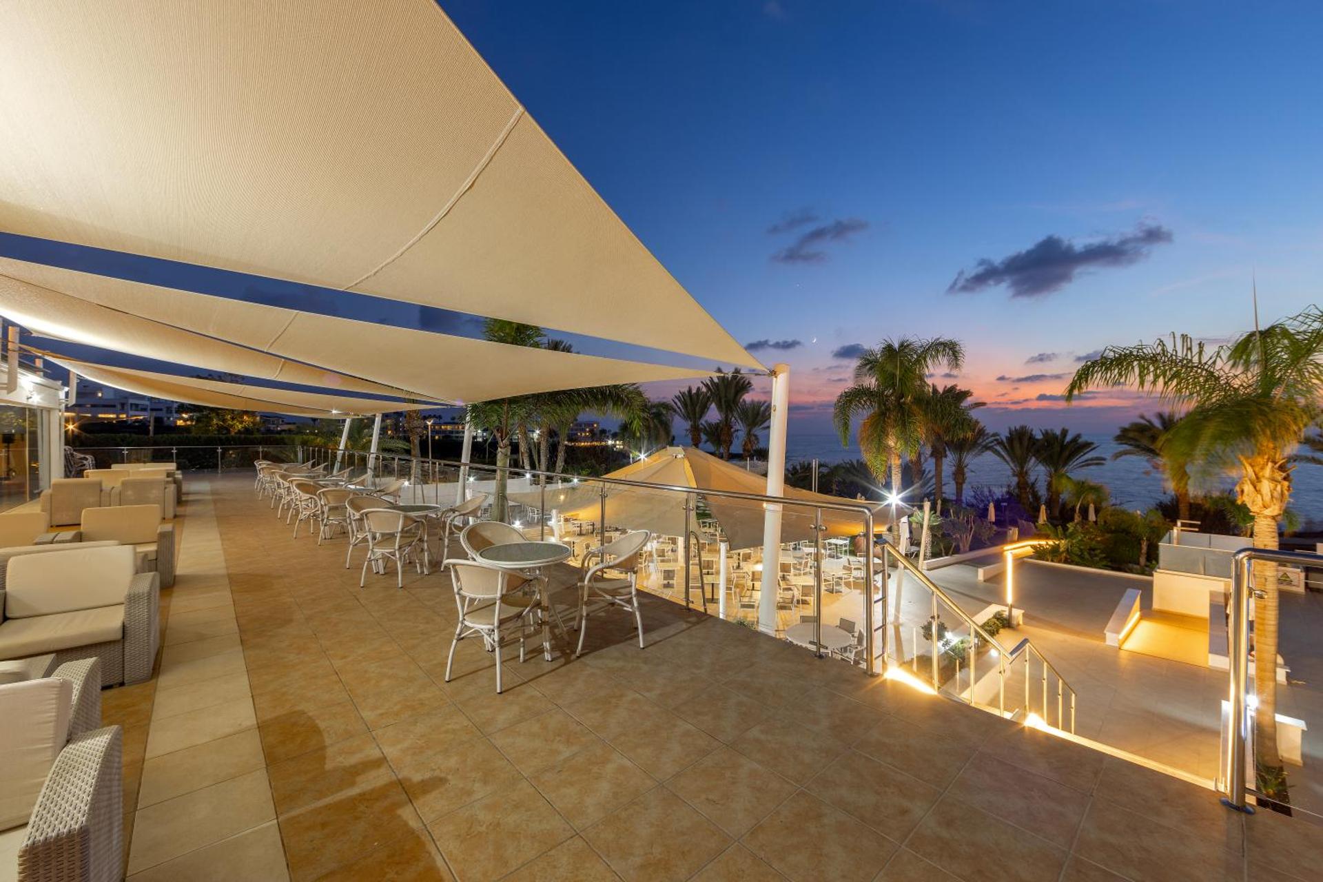 Queens Bay Hotel - Photo 26