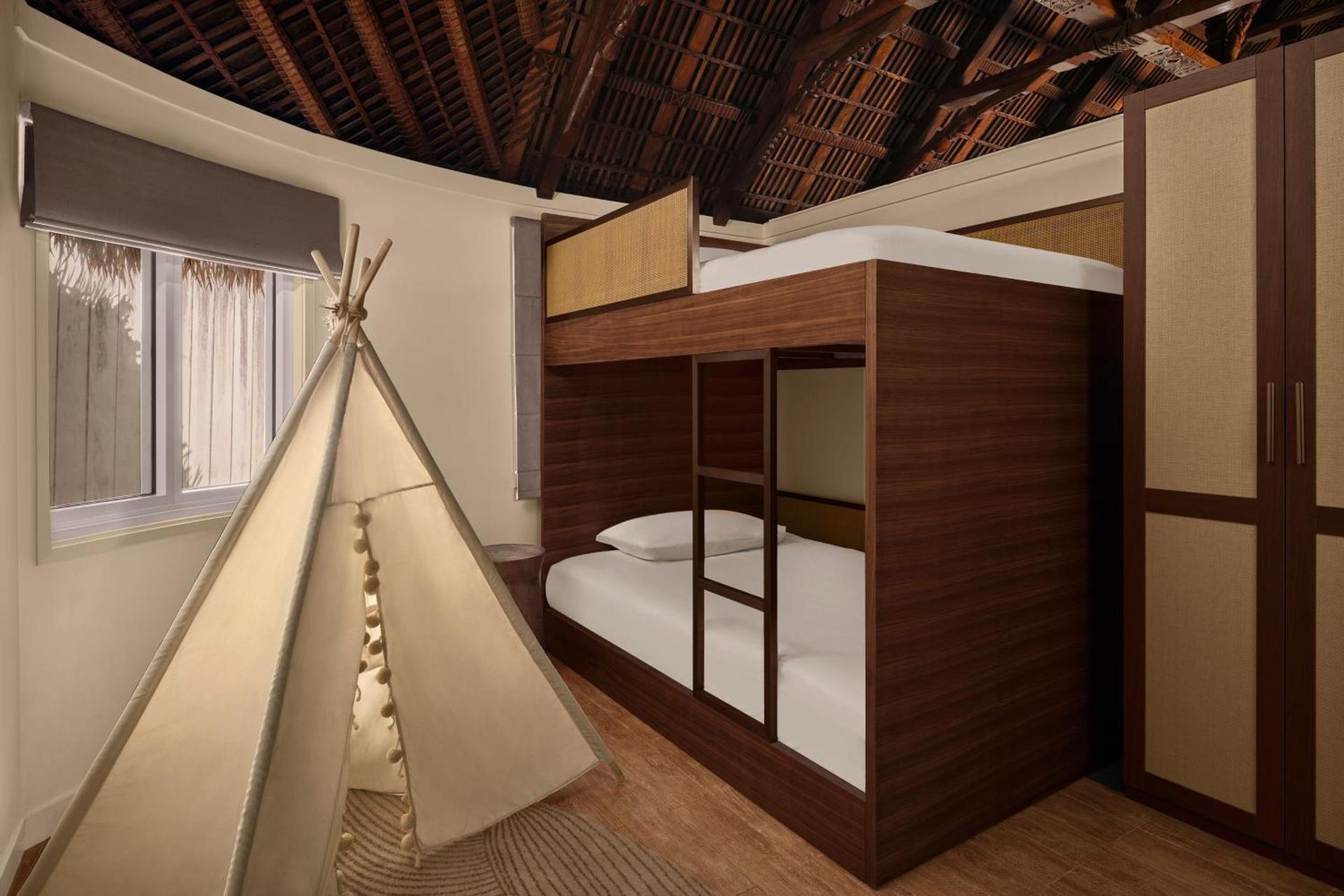 Family Room with Single Bunk Bed and One King Bed and Pool View - Photo 2