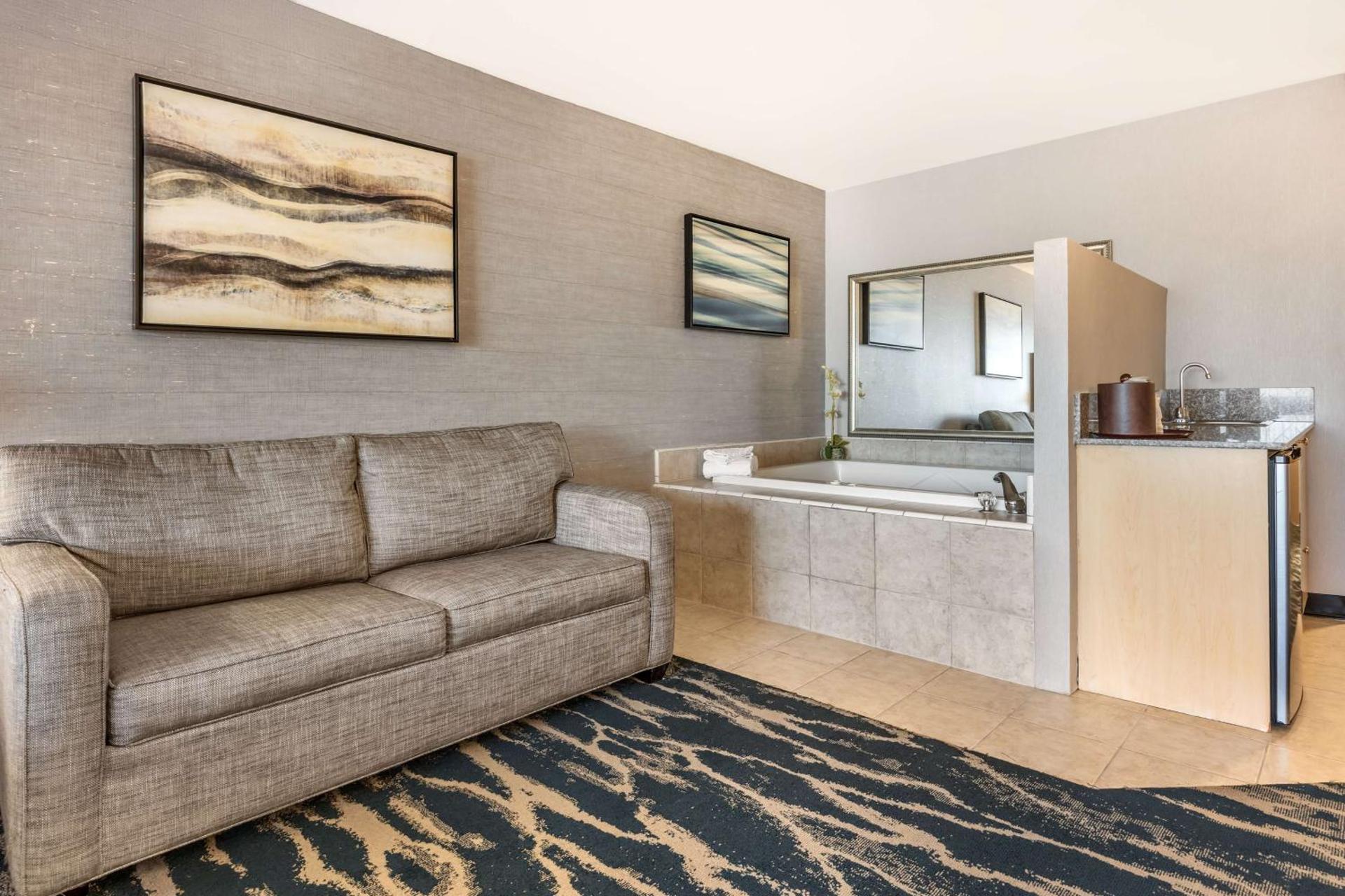 Best Western Plus North Las Vegas Inn & Suites - Photo 5