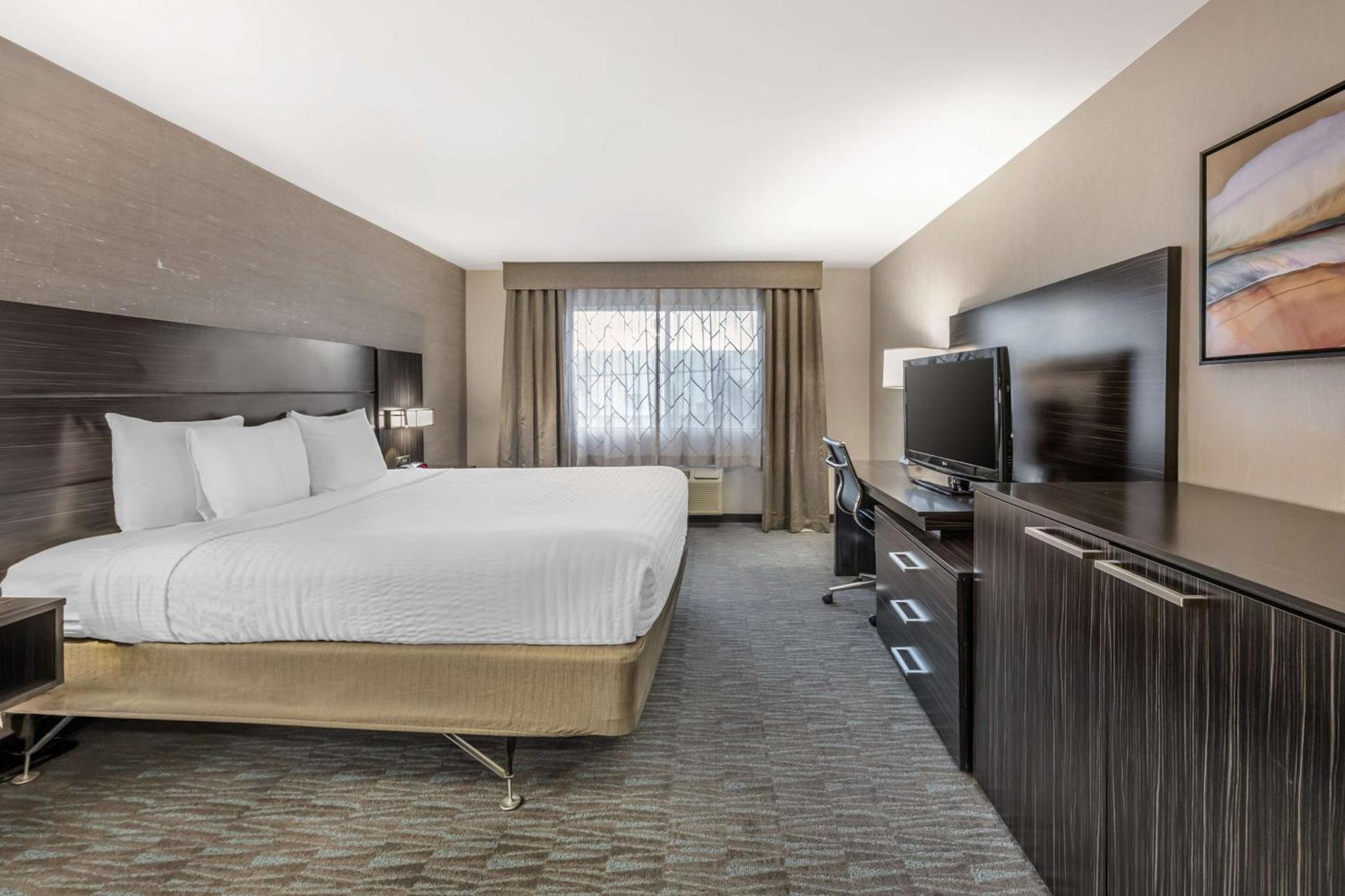 Best Western Plus North Las Vegas Inn & Suites - Photo 35