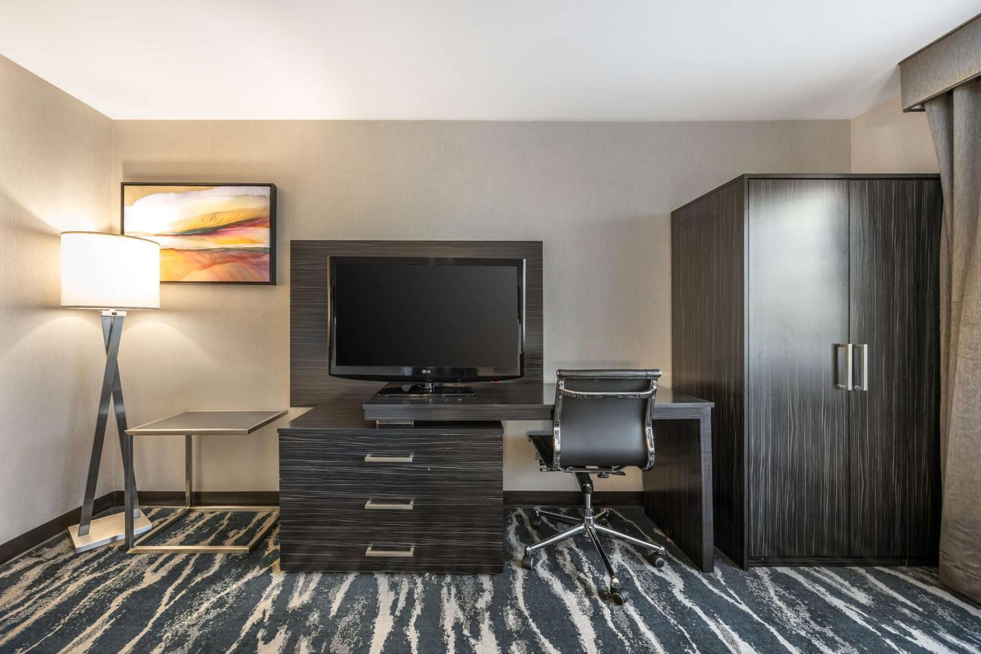 Best Western Plus North Las Vegas Inn & Suites - Photo 41